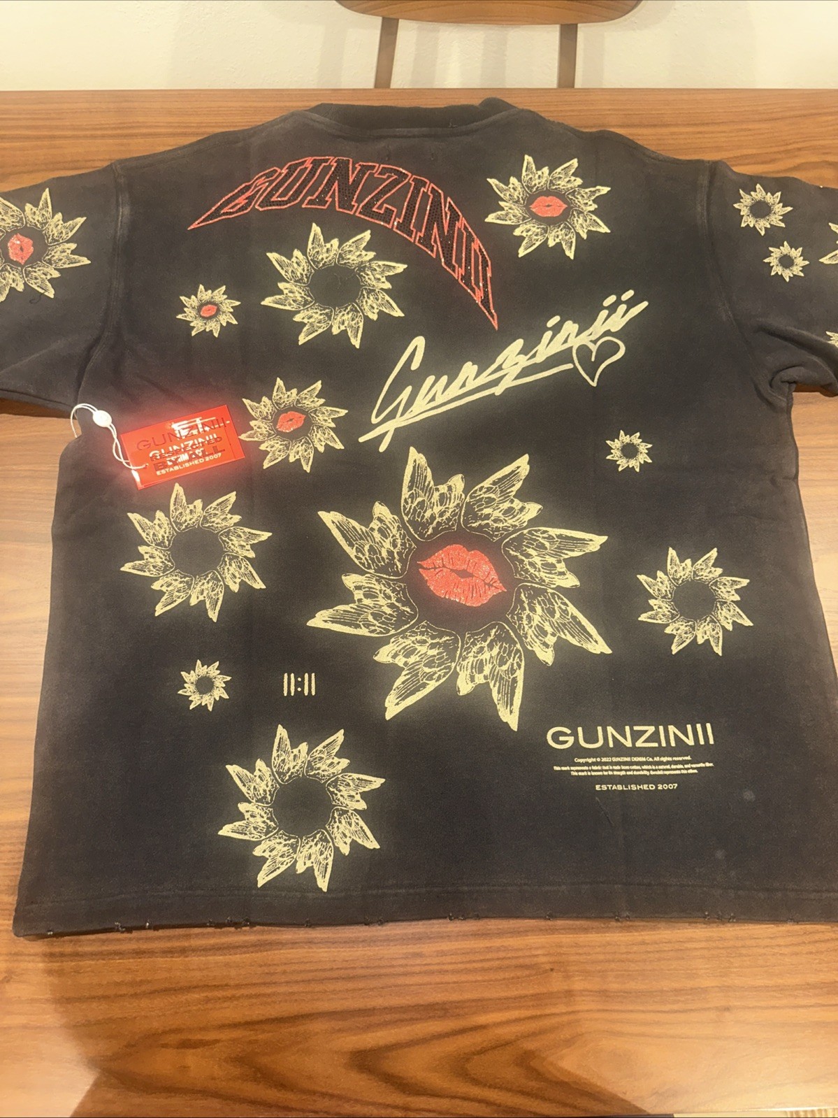 Gunzinii Heavy T-shirt XL Distressed “I Love You” Rhinestones Glitter Kisses