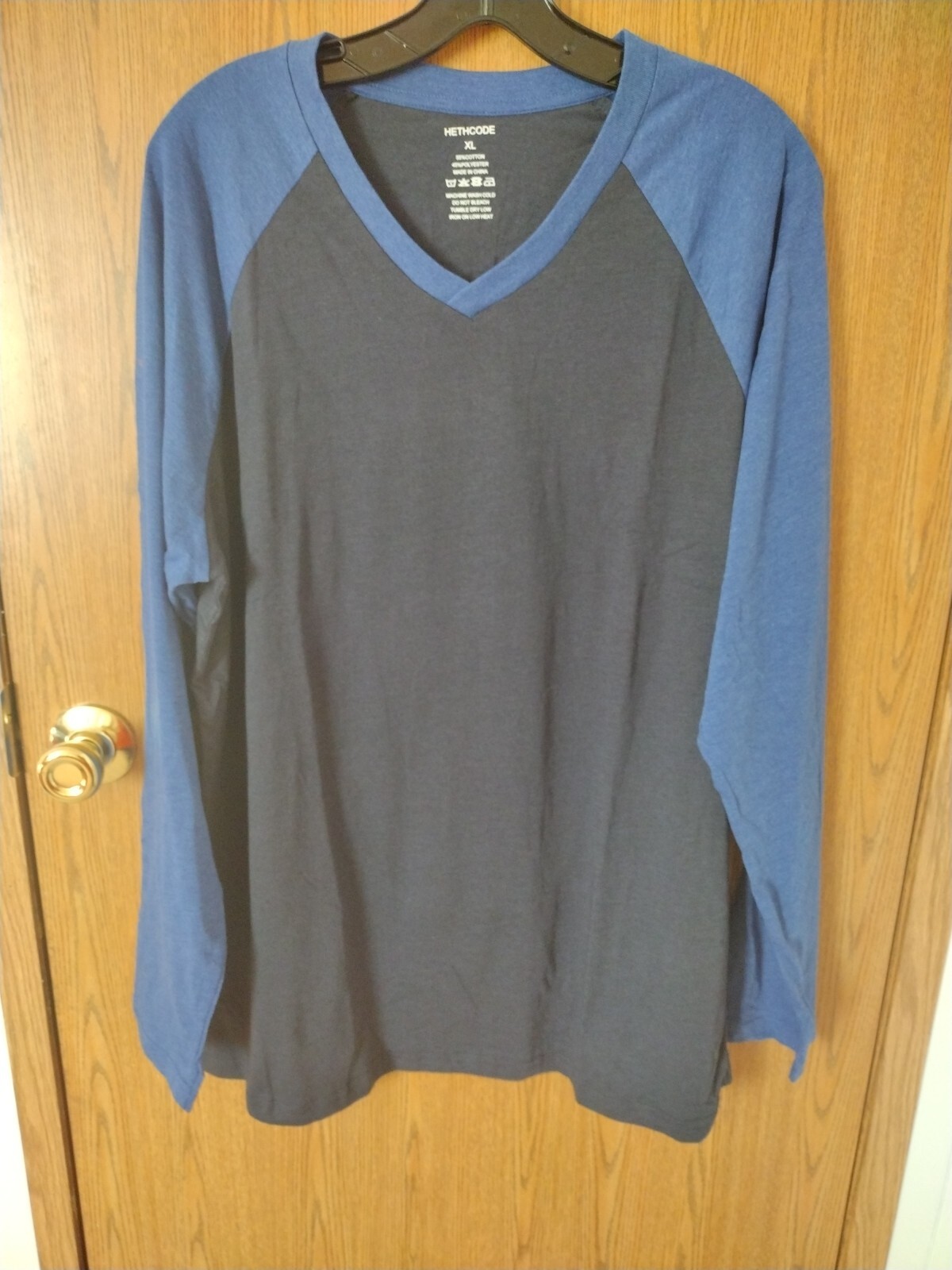 Hethcode New Men’s Blue Athletic Long Sleeve Shirt V Neck Size XL Slim Fit