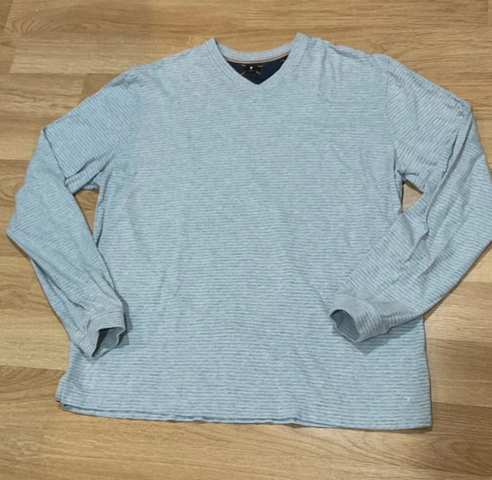 Left Coast Tee Men’s Long Sleeve V-Neck Shirt – Light Heather Gray Size XL