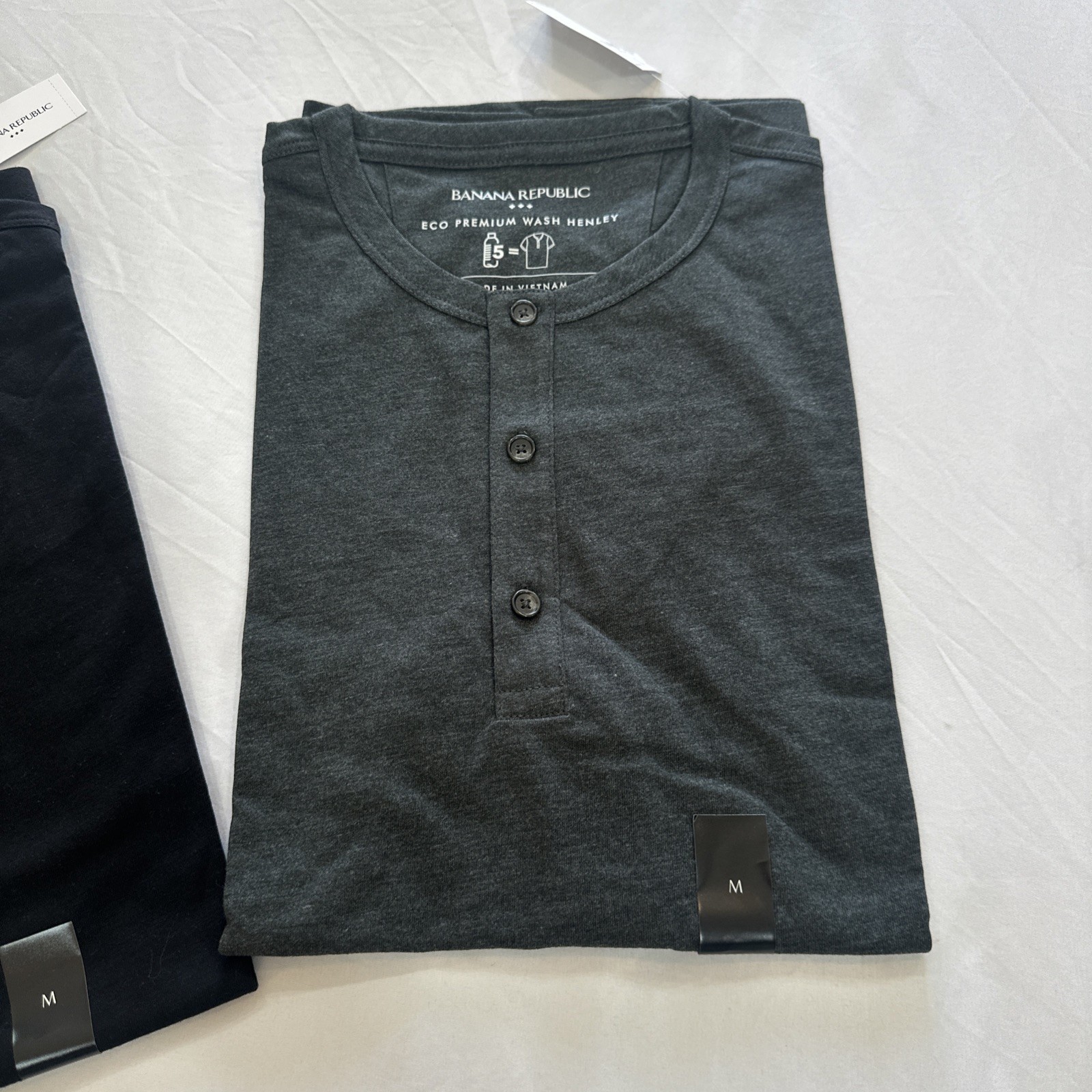 (2) Banana Republic Men Sz M Prem. Wash Henley Short Sleeve Black & Grey T-Shirt