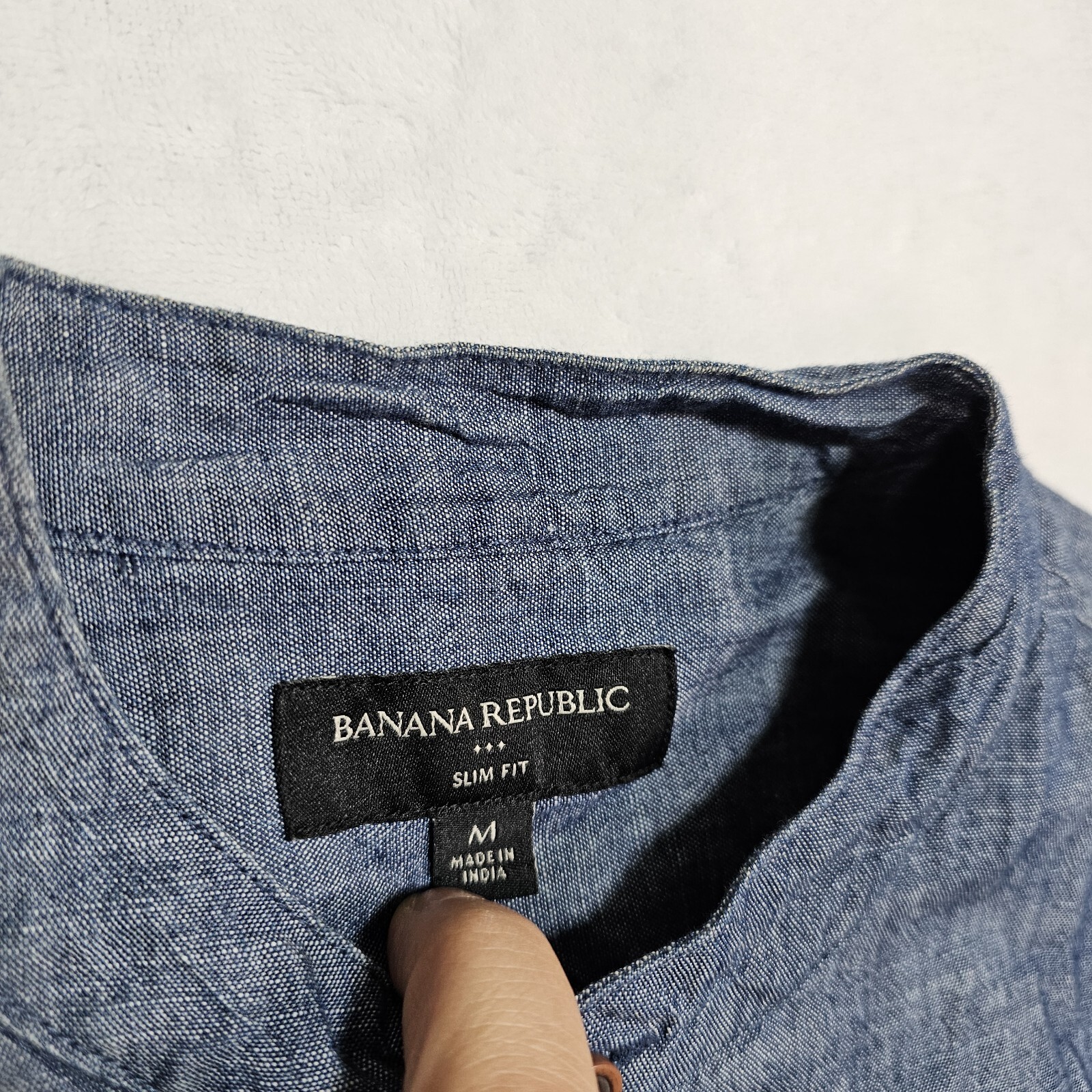 Banana Republic Henley Shirt Mens M 100% Cotton Pocket Button Up Chambray Denim