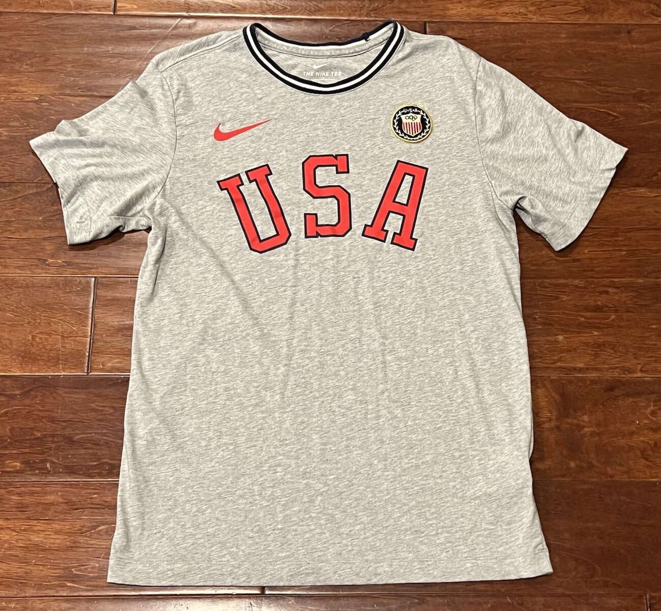 Nike USA Olympic Team Gray Red Mens Women’s Small Heritage Crest Logo T Shirt