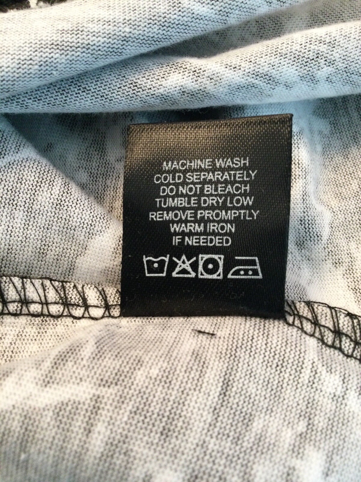 BROOKLYN CLOTH Black and White Men’s Tee. Pleated Shoulders. Side Zippers. Sz M.
