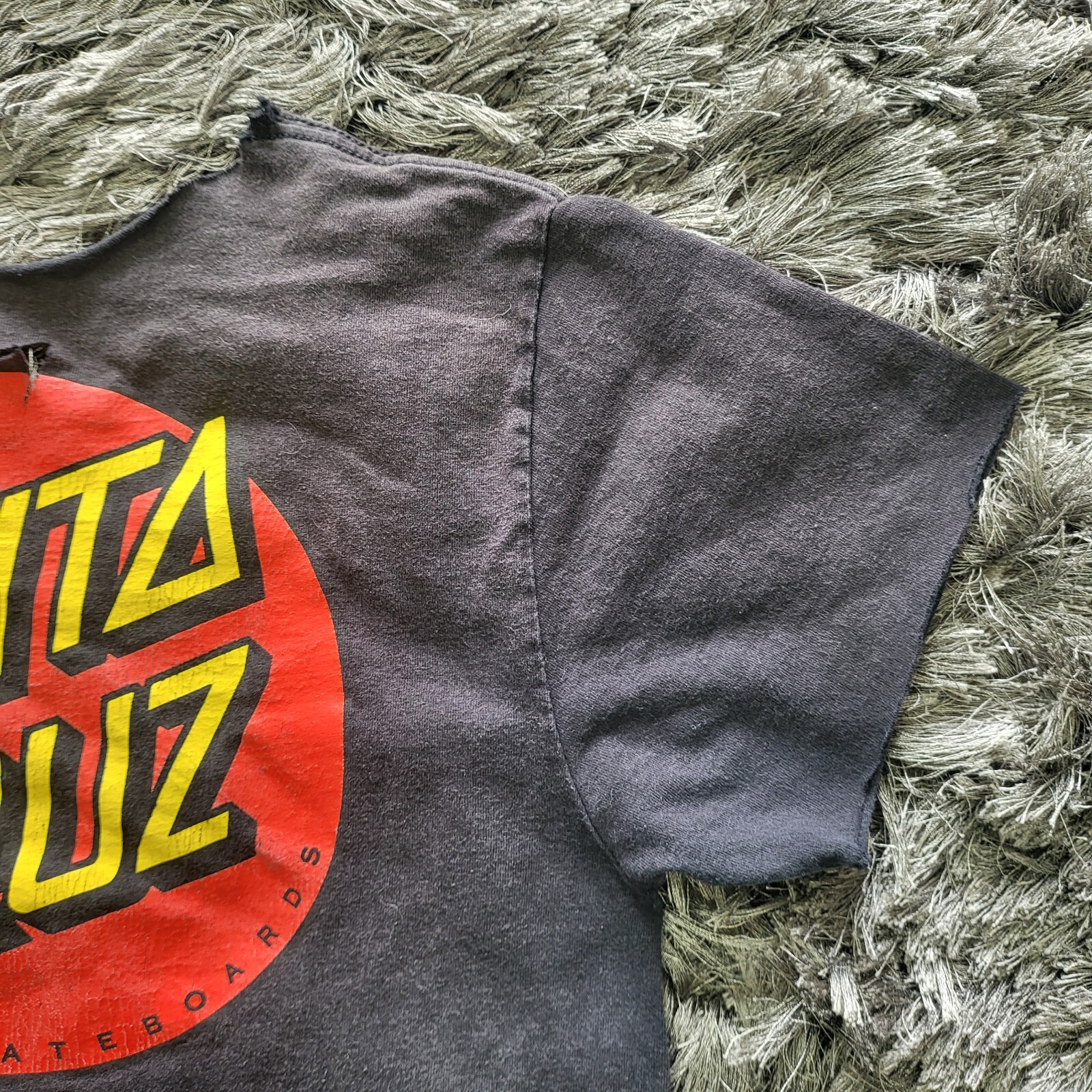 Santa Cruz Skateboards T-Shirt Mens Small Black Short Sleeve Pullover Logo Flaws