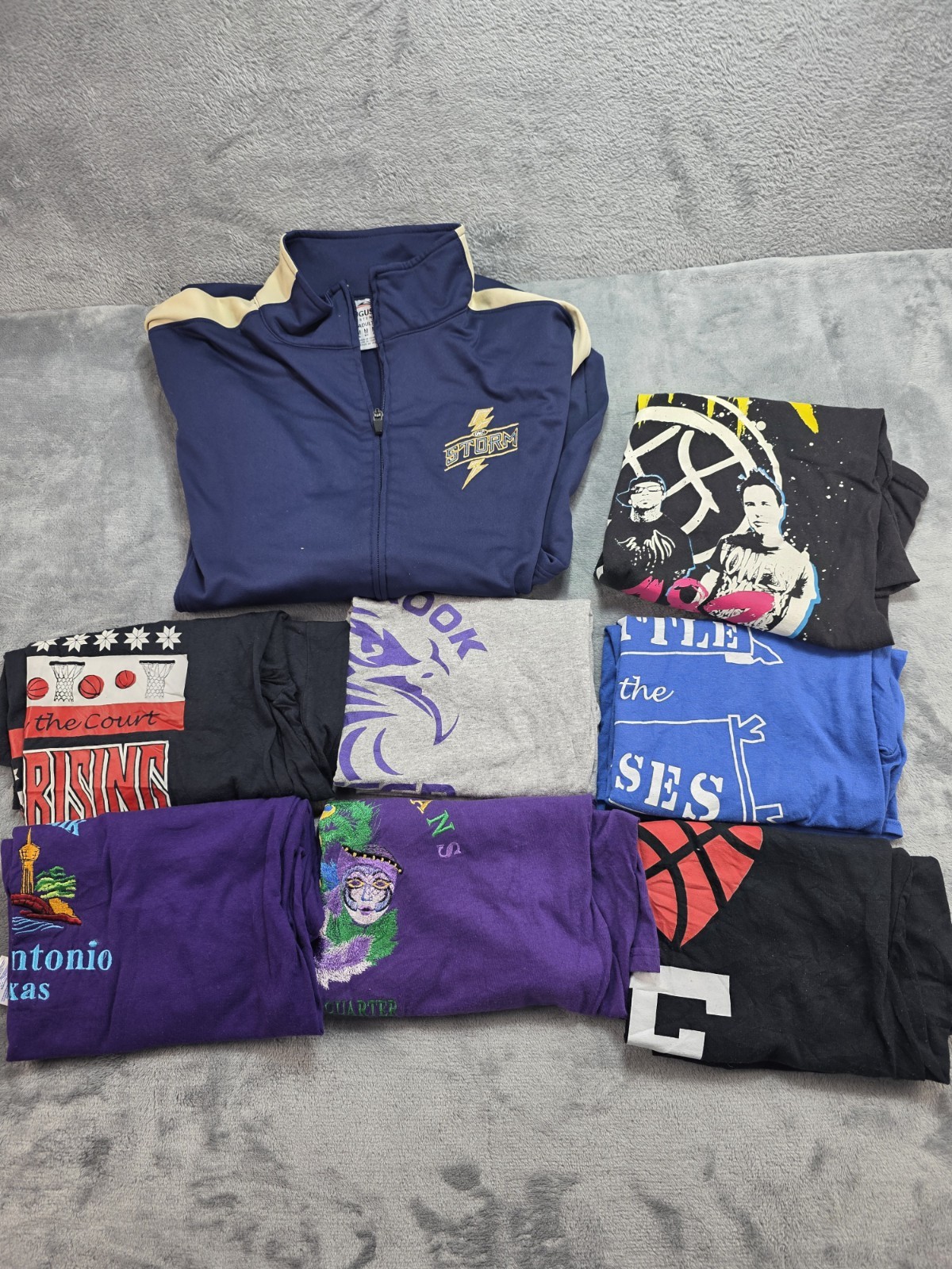 Wholesale Lot Of 8 Mens Vtg/Modern Day T-shirts & Zip Up Size M Assorted Mix