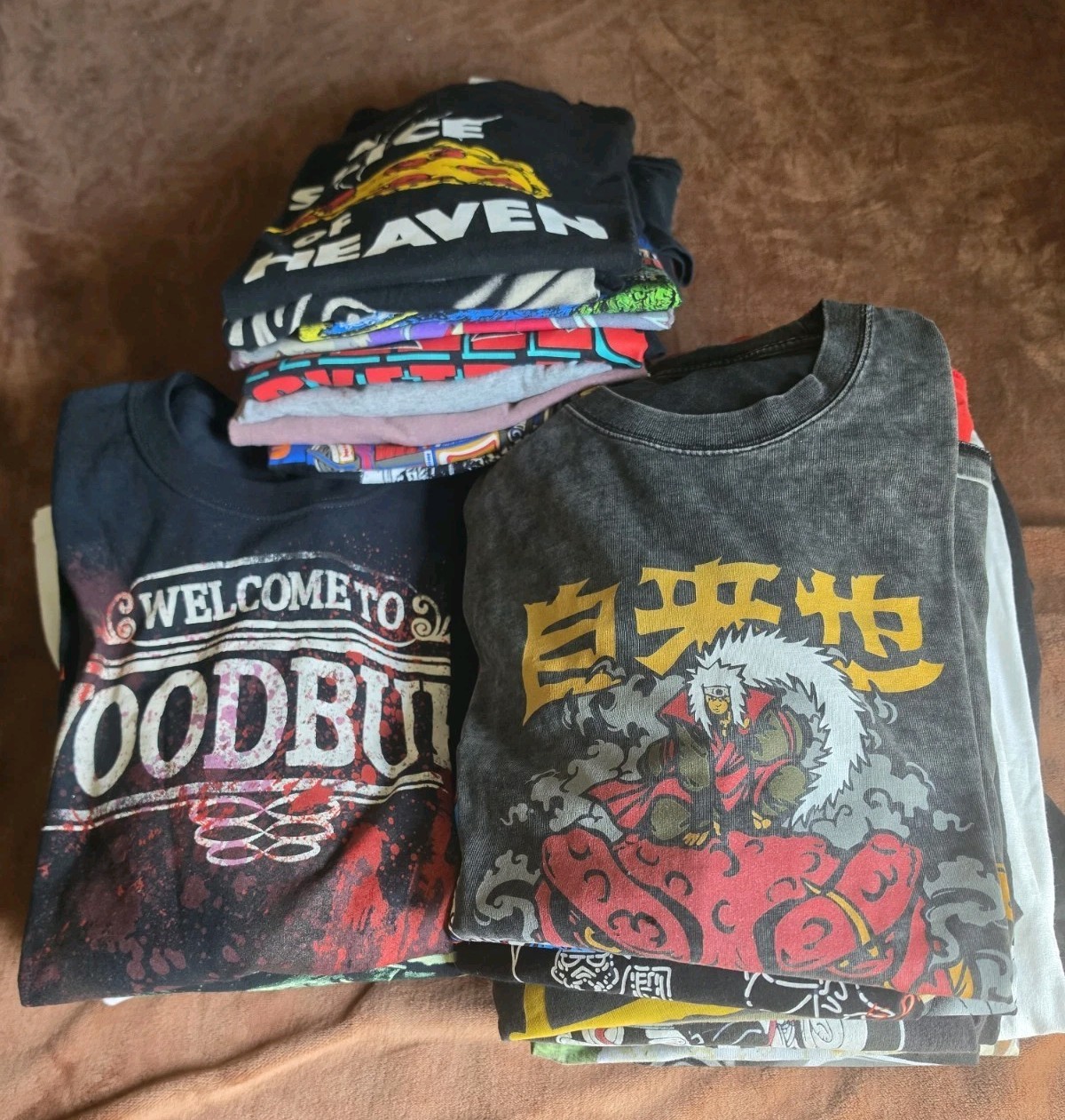 LOT OF 40 MIXED GRAPHIC T SHIRTS VARIOUS SIZES SHORT/LONG SLEEVE