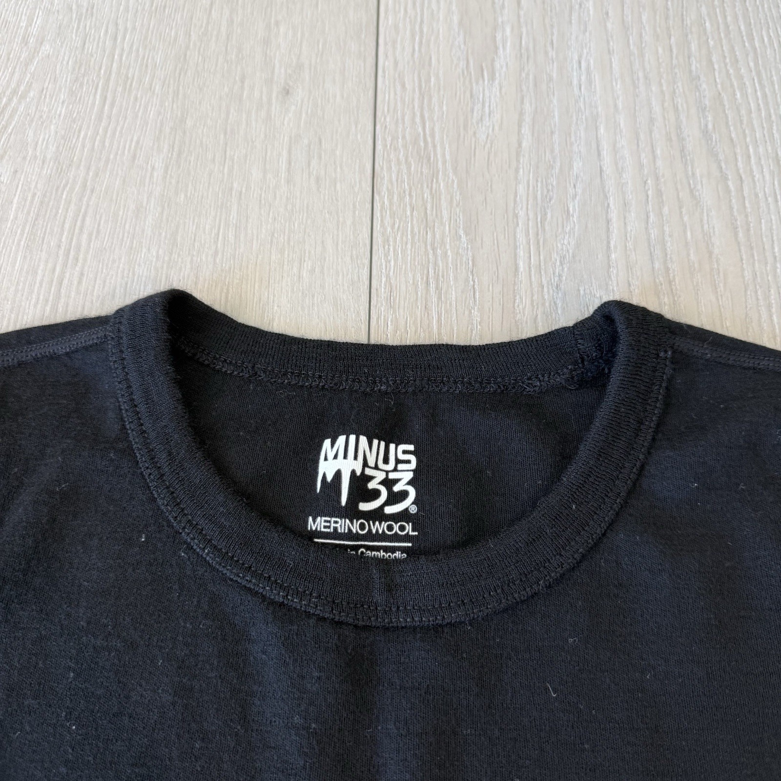 Minus33 Merino Wool Men’s LT Black Chocorua Midweight Crew Long Sleeve Top 705