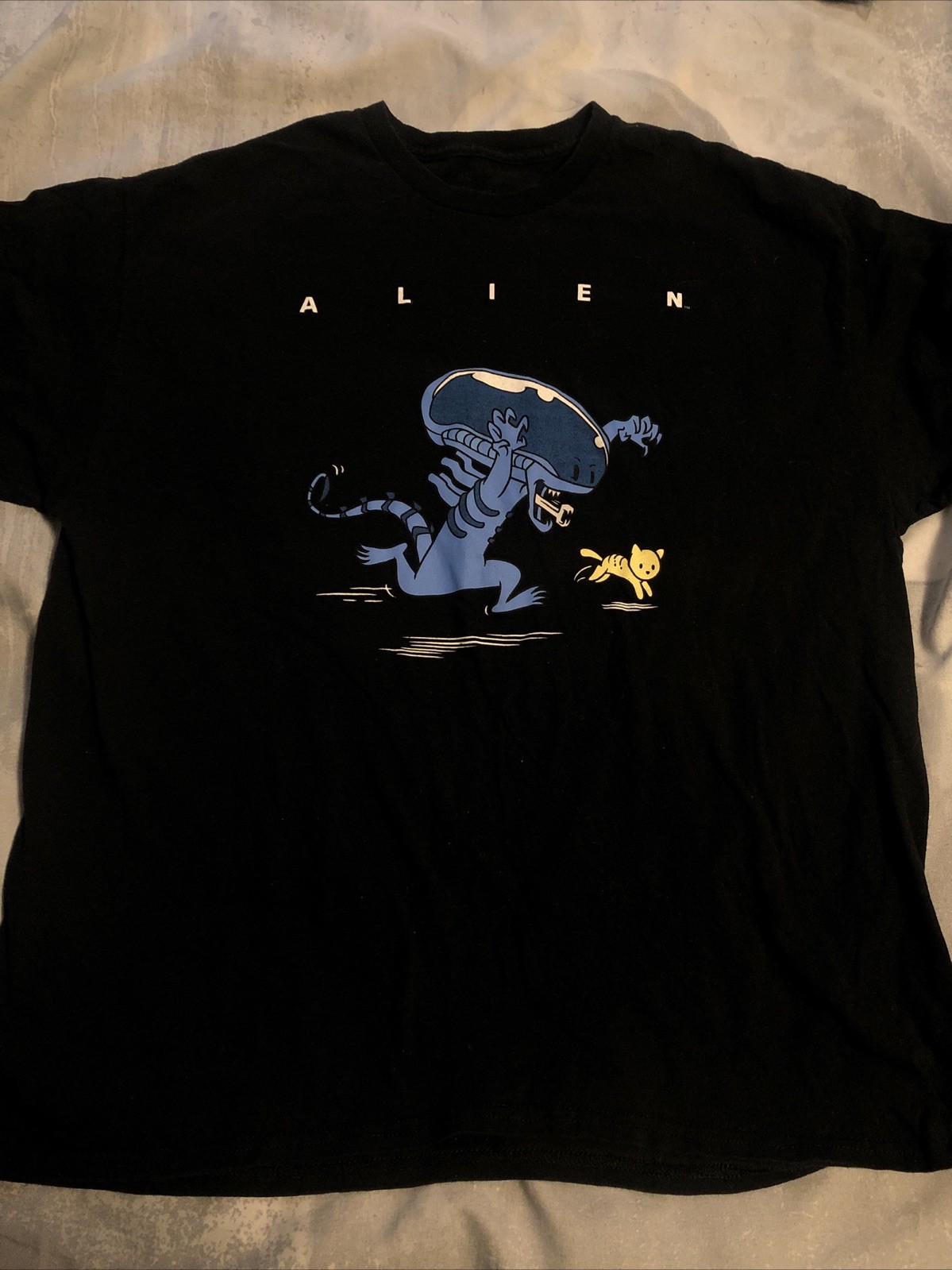 Ripple Junction Alien Xenomorph & Jones Cartoon Graphic T-Shirt (Men’s XL/Black)