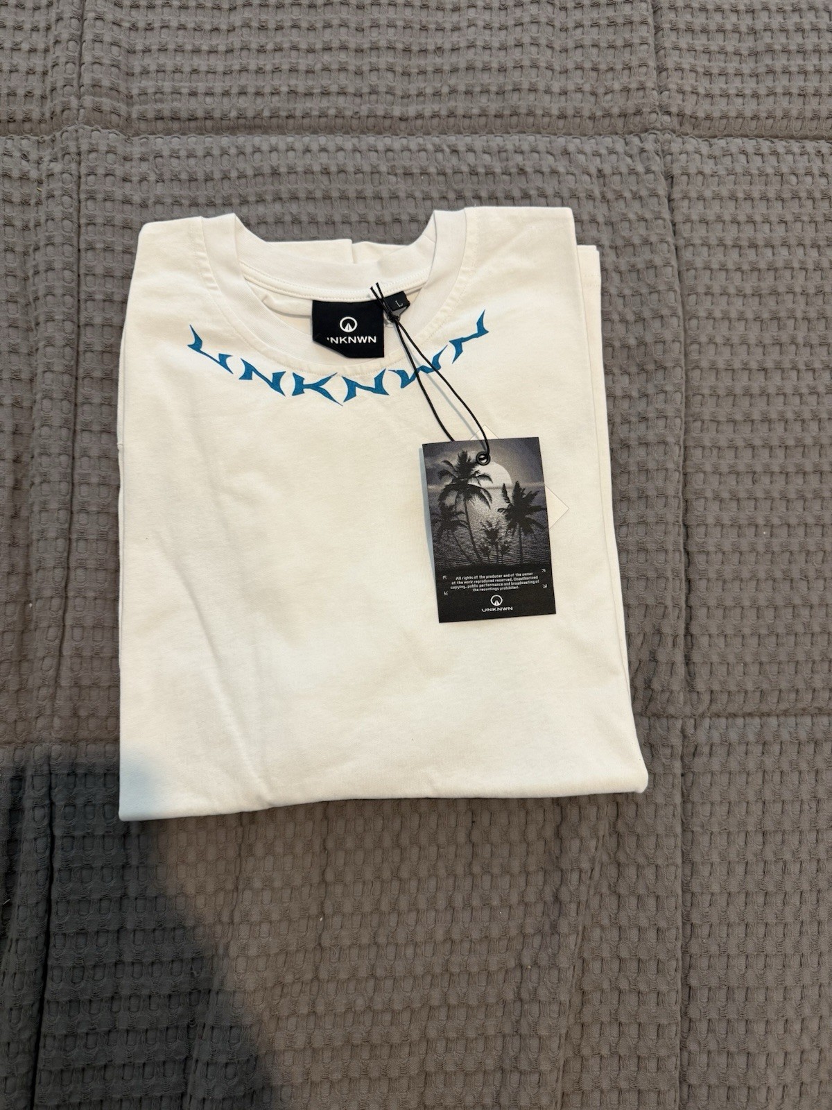 UNKNWN T-Shirt (LeBron James Brand) – Men’s Size L