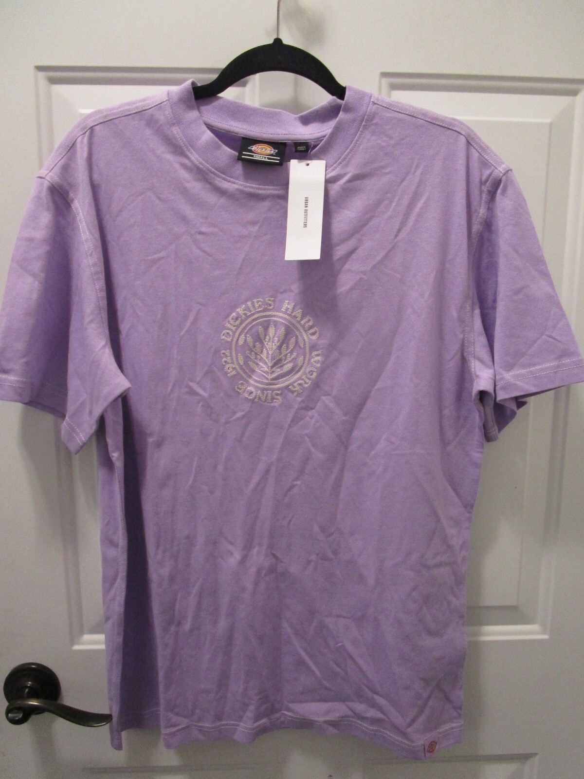 URBAN OUTFITTERS DICKIES BEAVERTOWN EMBROIDERED LAVENDER S/S TEE SIZE SMALL NEW