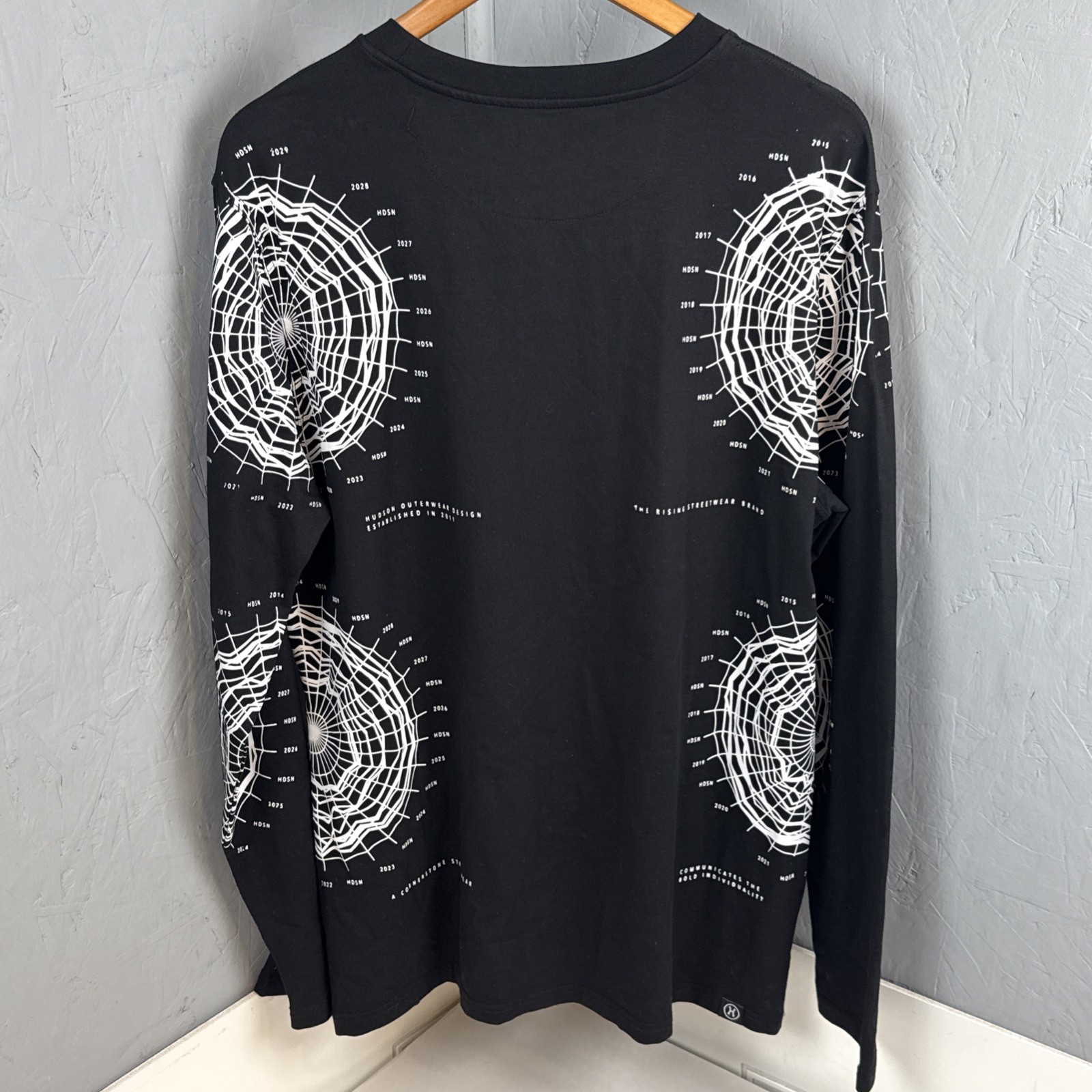 Hudson Outerwear Radar Graphic Print L/S T-Shirt Black Men’s Size XL Streetwear
