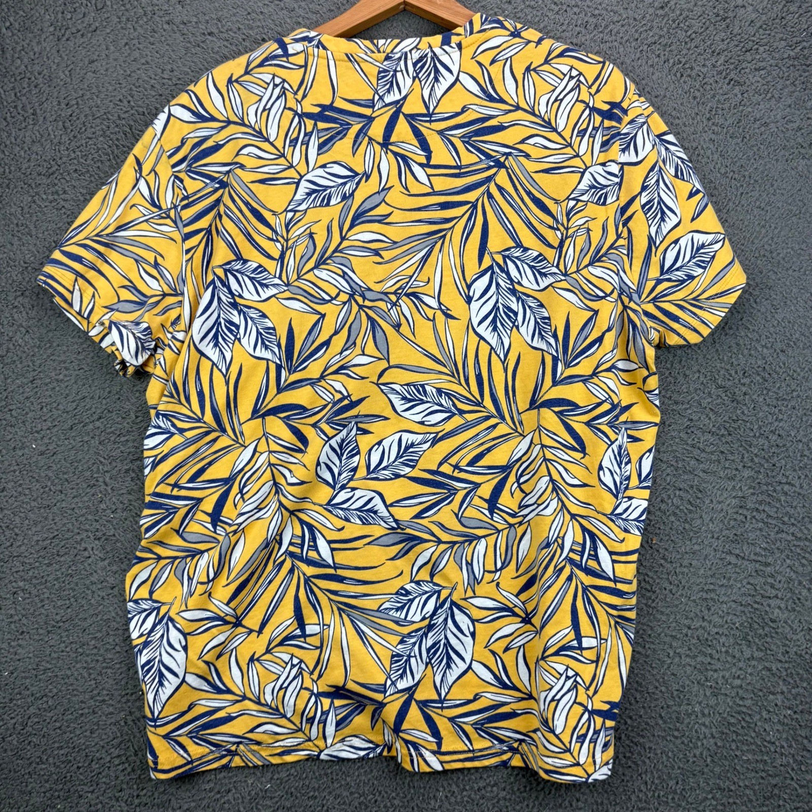 Aeropostale Mens XL T-Shirt Yellow Blue White Tropical Leaf Print Short Sleeve