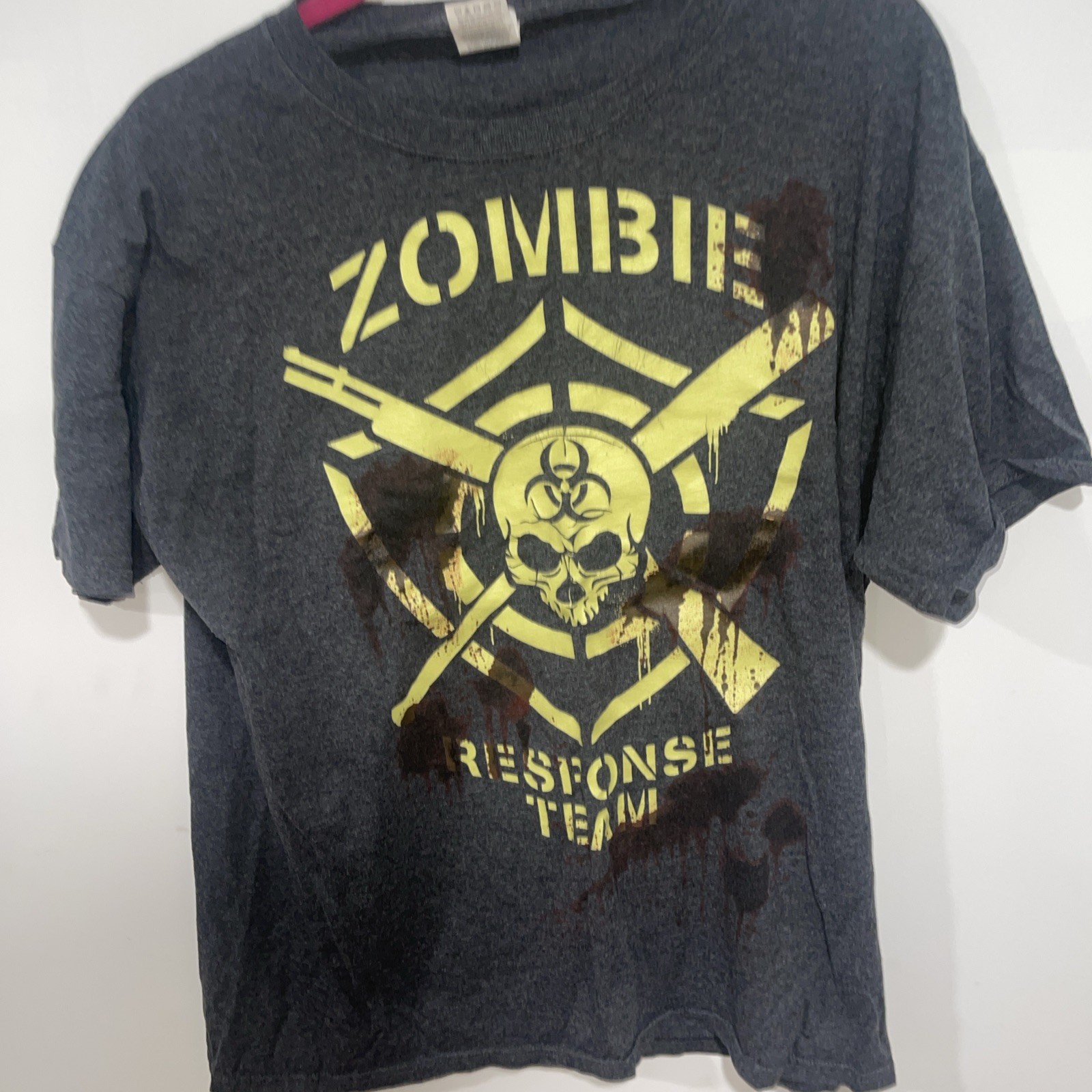 Zombie Response Team T Shirt Men’s Size Large Fruit of the Loom