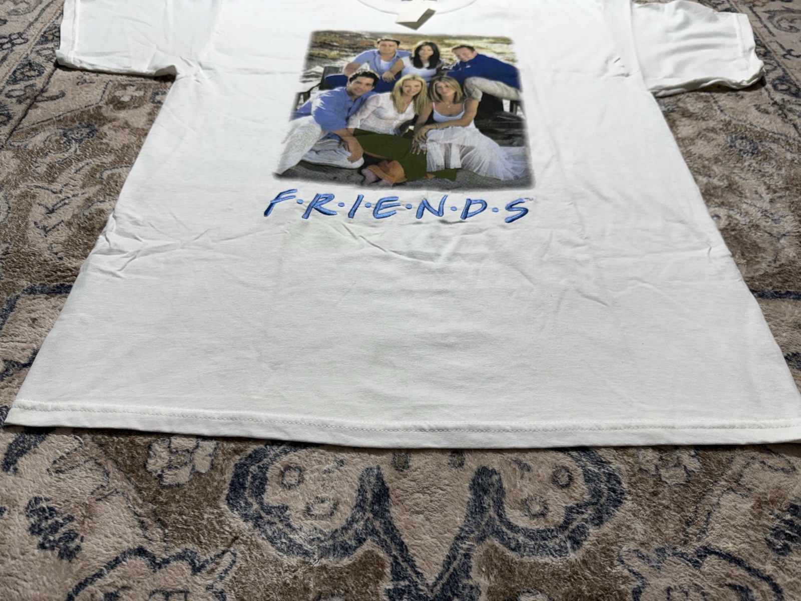 VTG 04” NBC Store FRIENDS Embroidered Logo TV Show Cast White T-Shirt Sz XL NWT