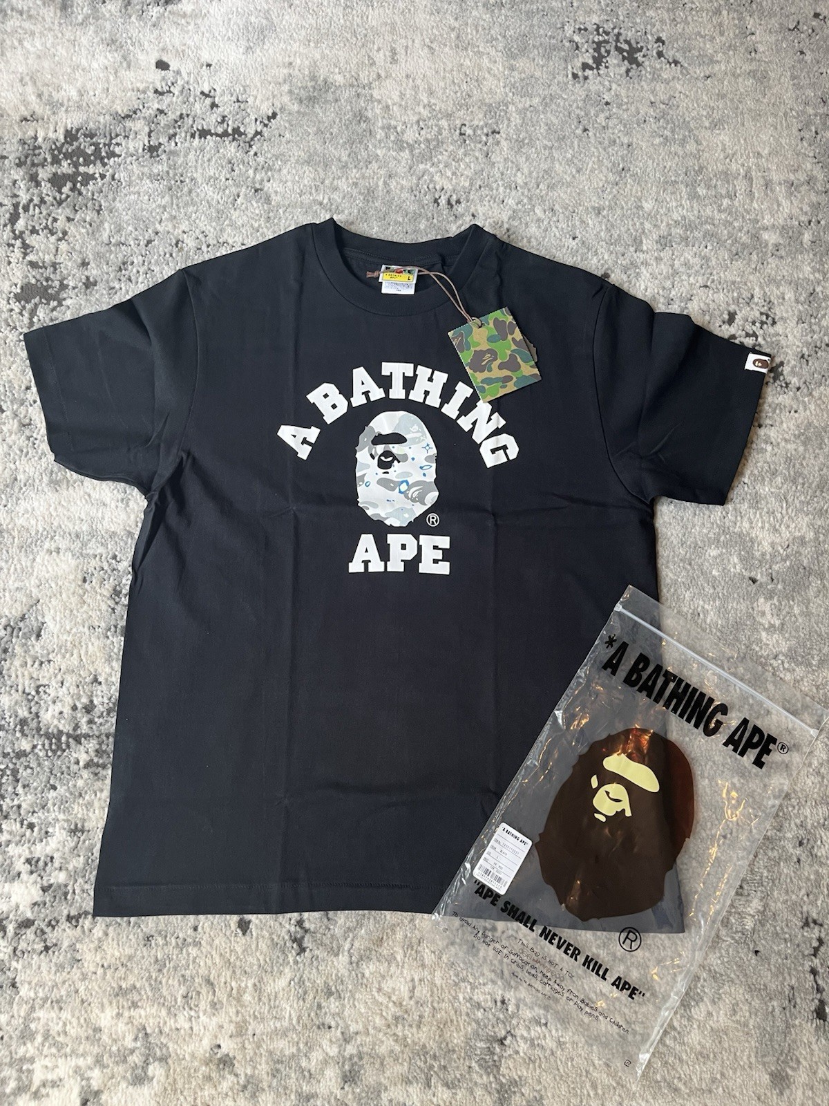 A Bathing Ape BAPE Men’s Black Ape Head Logo Graphic Crew Neck T-Shirt L