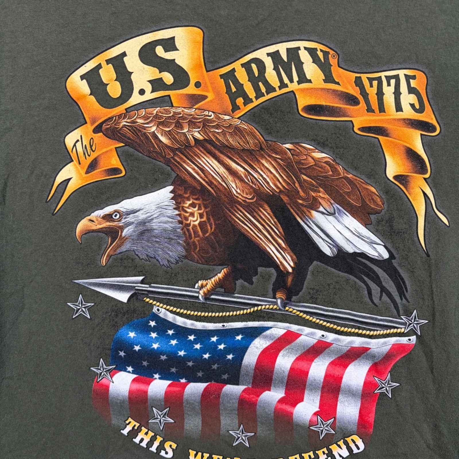 VTG Bayside US Army Eagle American Flag This We’ll Defend Mens M Olive Green USA