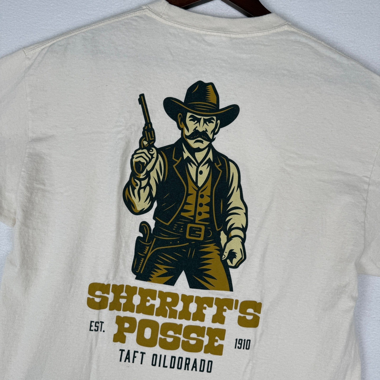 Sheriffs Posse Taft Oildorado Port & Company Mens L T-Shirt Cream Western