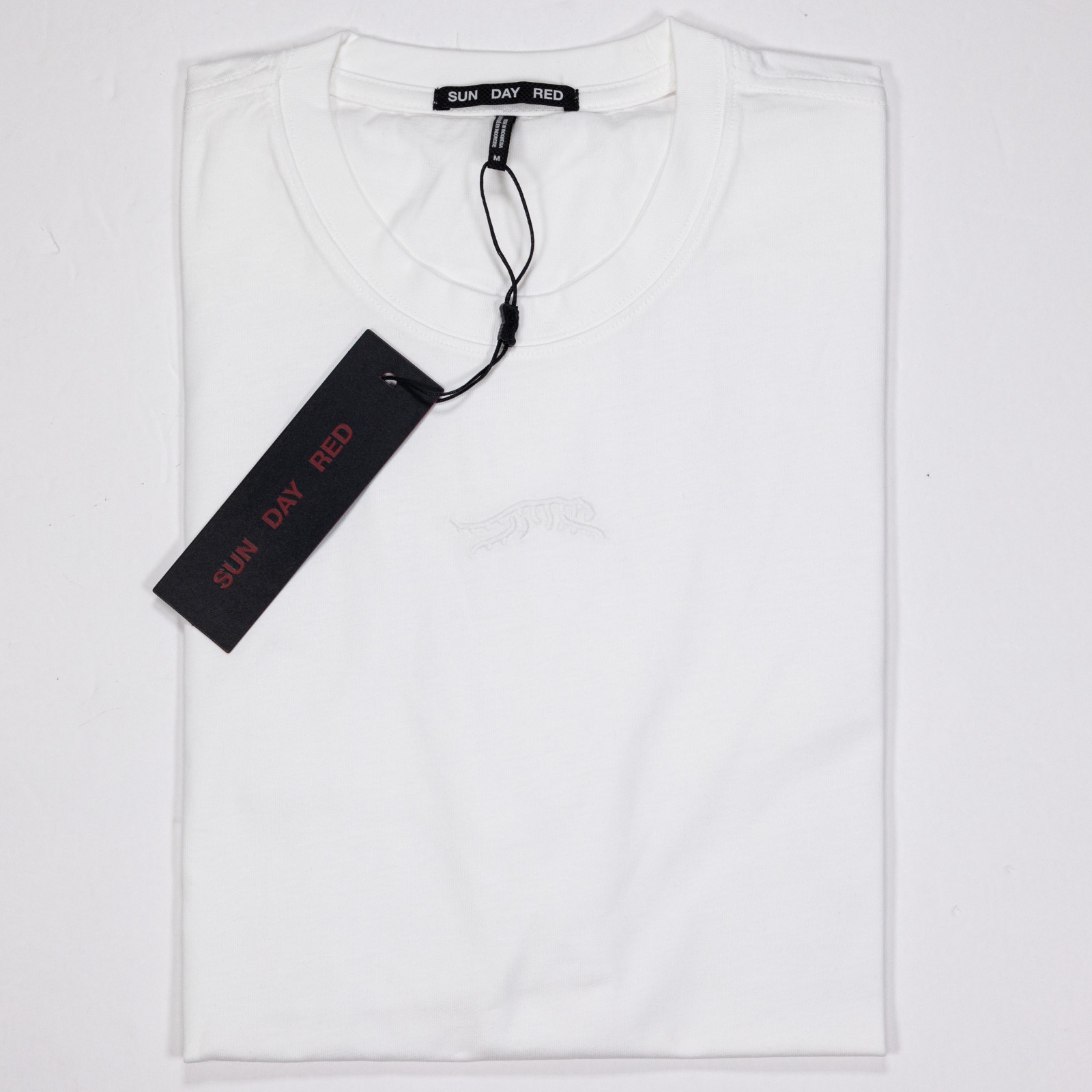 Sun Day Red SSDK Energy White T Shirt Mens M Tiger Woods NWT