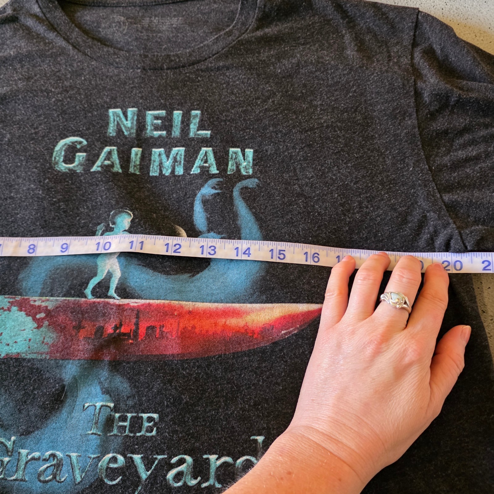 Neil Gaiman The Graveyard Book Mens L T-Shirt Official Literary Graphic Tee Gray