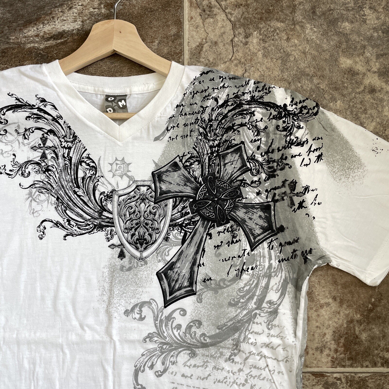 VTG ODM Men’s Faith V-Neck XL T-Shirt Cross Graphic Tee Affliction Style Y2K