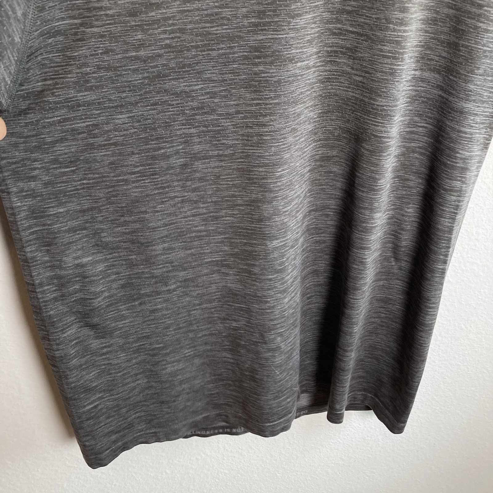 Rhone Reign Tech T-Shirt Mens M Gray Short Sleeve Workout Athletic Performance