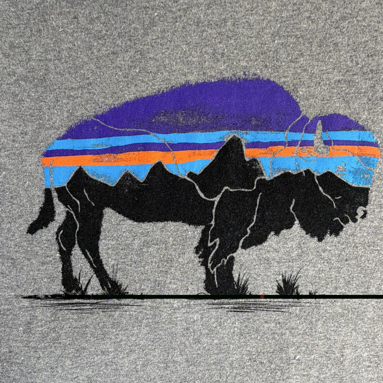 Patagonia Responsibili-Tee Men’s Gray Bison Graphic Crew Neck Long Sleeve M