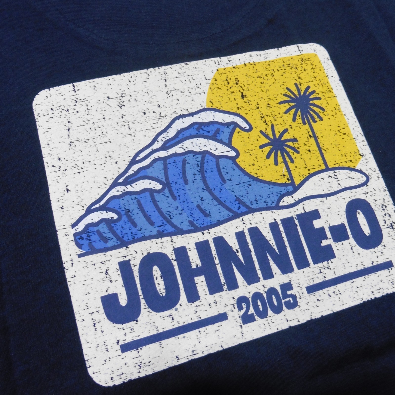 JOHNNIE O Mens L LARGE T SHIRT WAVE RIDER NAVY BLUE YELLOW DALE 2.0 GOLF TEE