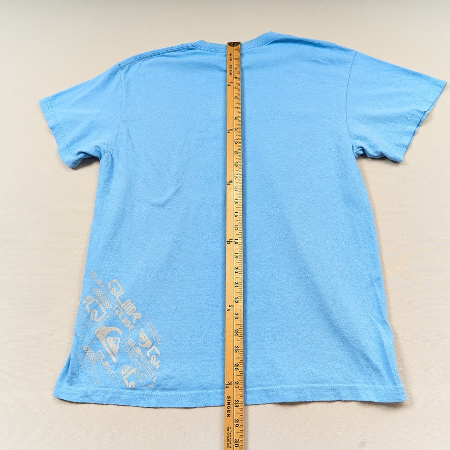 Vintage 90s Quiksilver Graphic T-Shirt Men’s L Blue Wave Logo Wrap Around