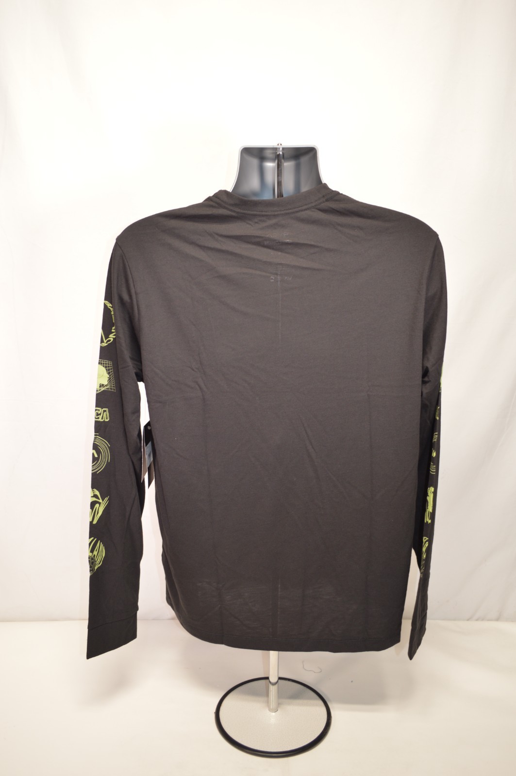 NWT RVCA VA RVCA Relic Stack Long Sleeve Black T-Shirt Size M