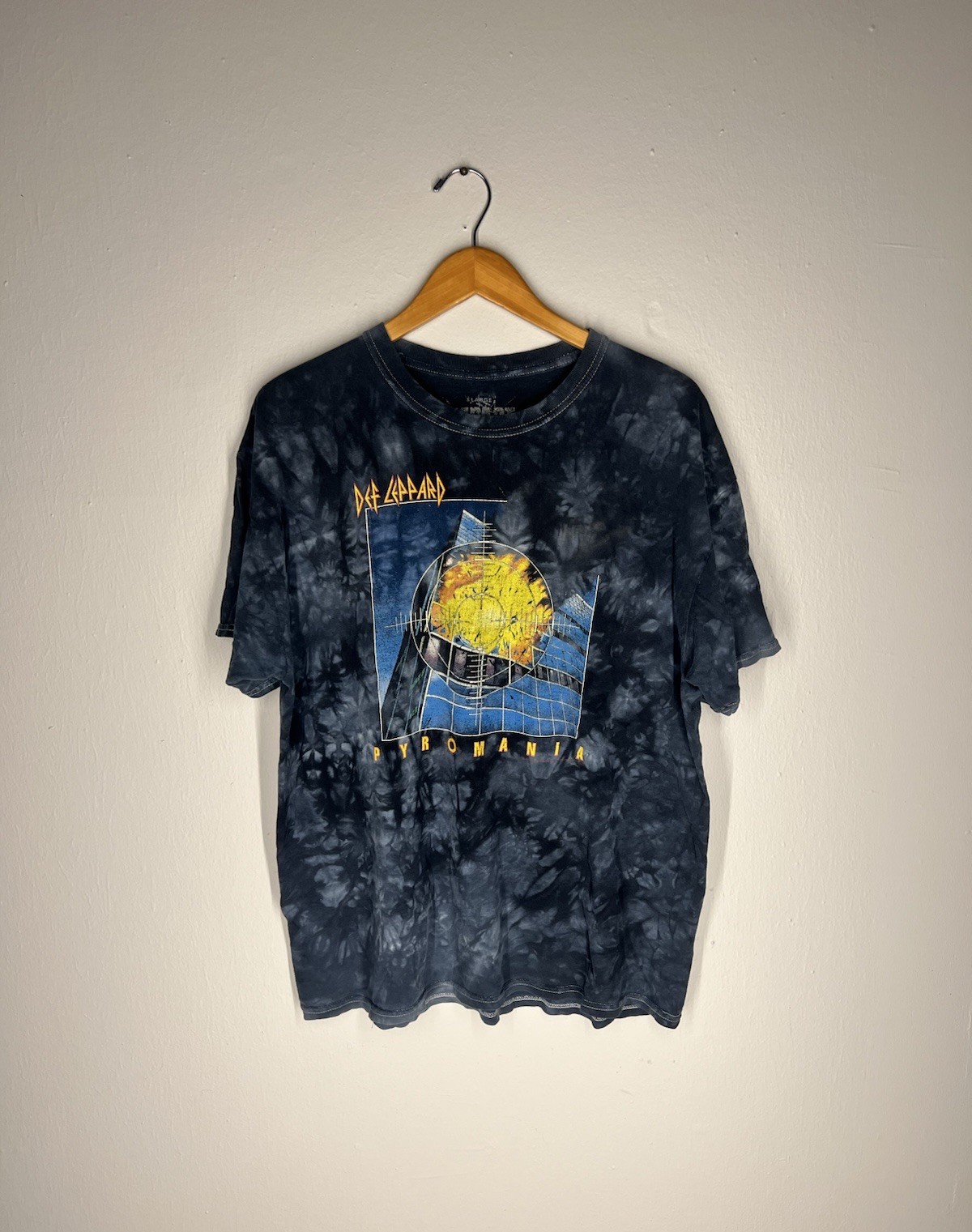 Def Leppard Pyromania Y2K T-Shirt XL – Black Tie-Dye Graphic Tee