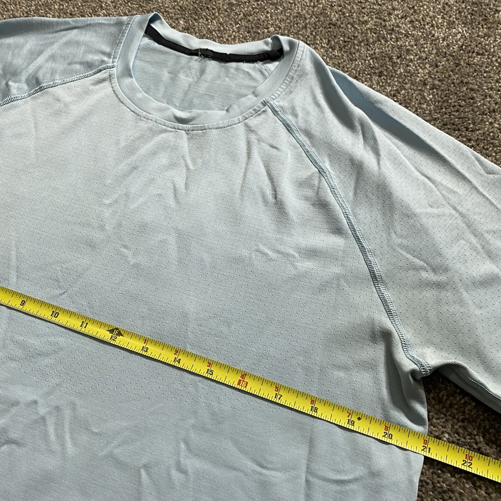 Mens Medium Rhone T Shirt Athletic Light Blue Performance Stretch Perforated
