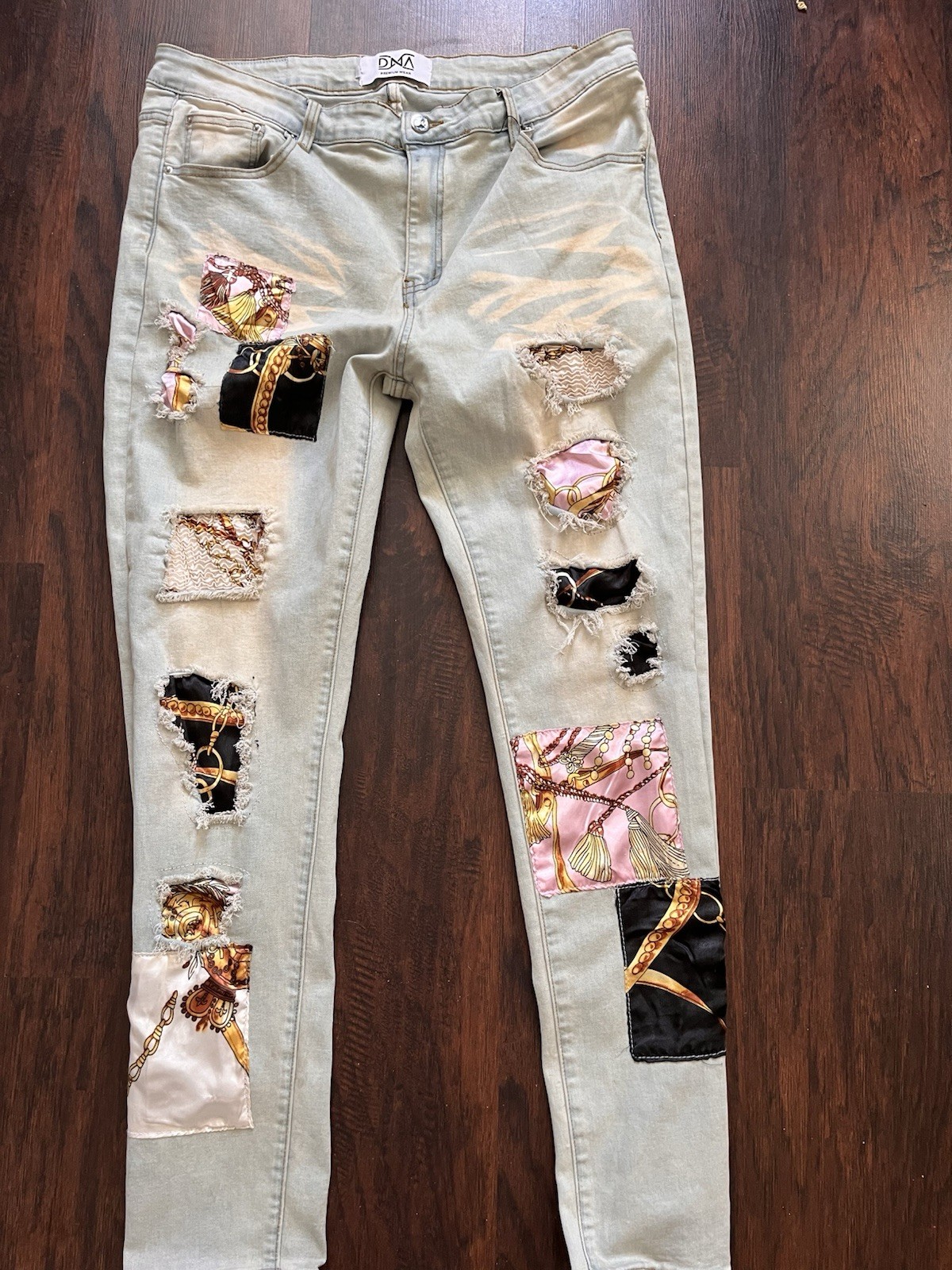DNA Premium Wear unisex Light Wash Skinny Distressed Denim Jeans size 38