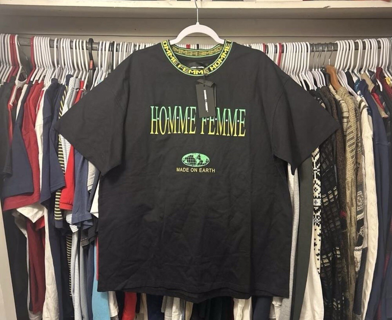 Homme + Femme Made on EarthLogo Ribbed Collar T-Shirt
