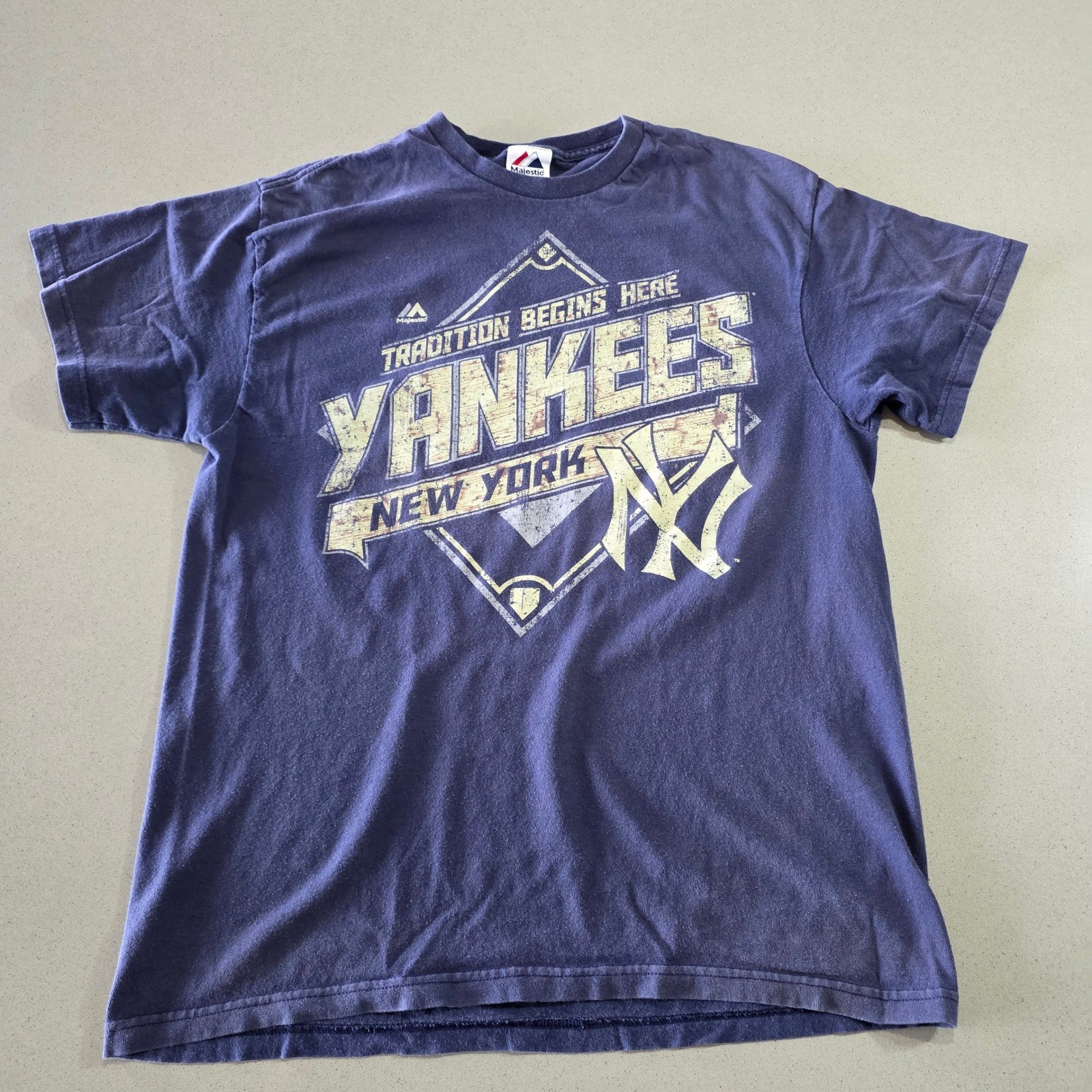 Majestic New York Yankees Tradition Begins Here Graphic T-Shirt Navy Blue Mens L