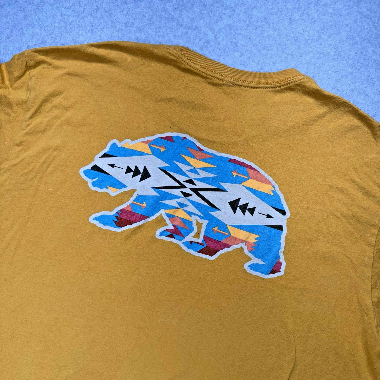 Pendleton Tuscan Bear Aztec Shirt Men’s Size XL Yellow Graphic Print Tee