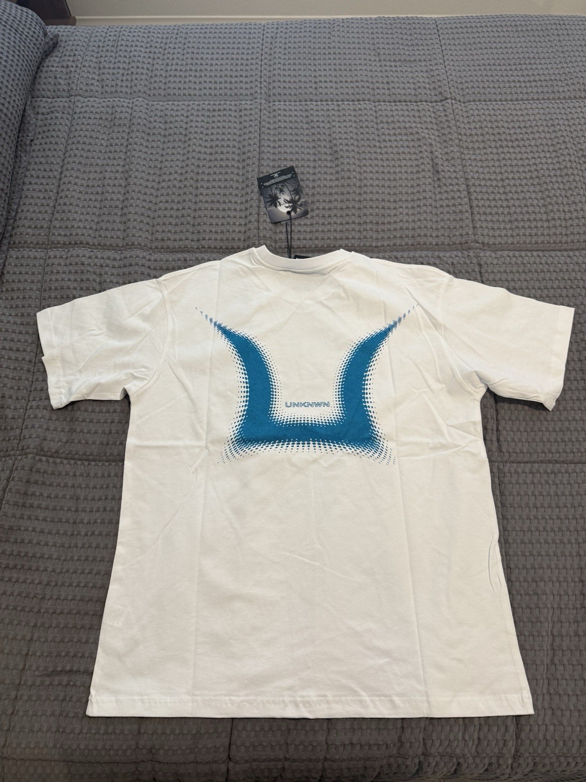 UNKNWN T-Shirt (LeBron James Brand) – Men’s Size L