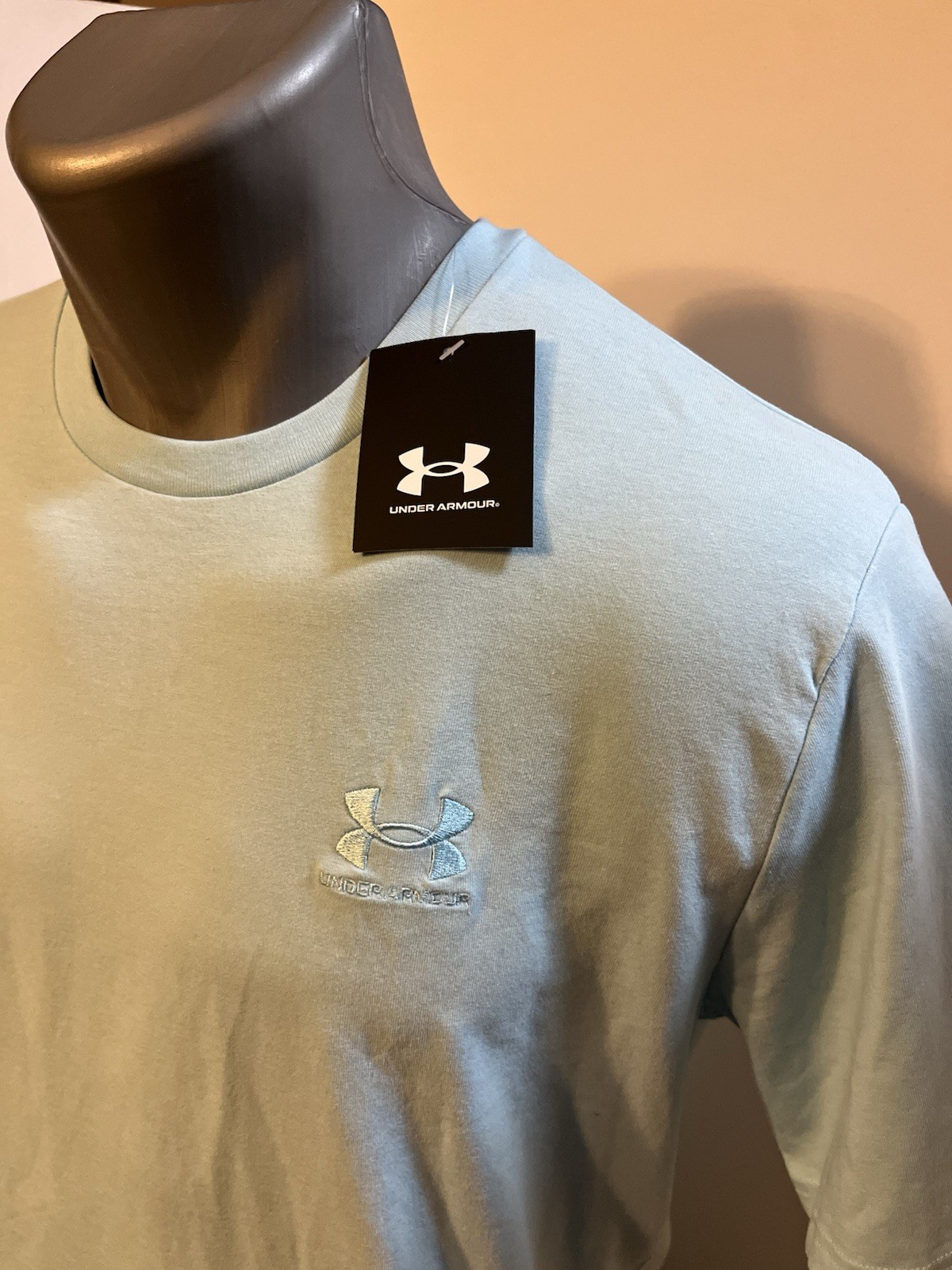 Under Armour Men’s T-Shirt Medium – Light Blue Polyester Cotton Spandex – NWT