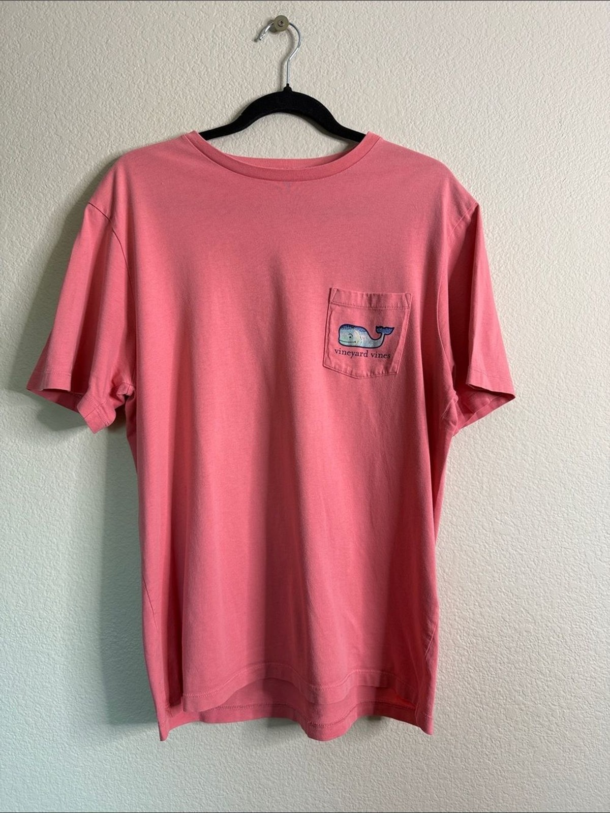Vineyard vines, crewneck T-shirt, pink whale men’s size small