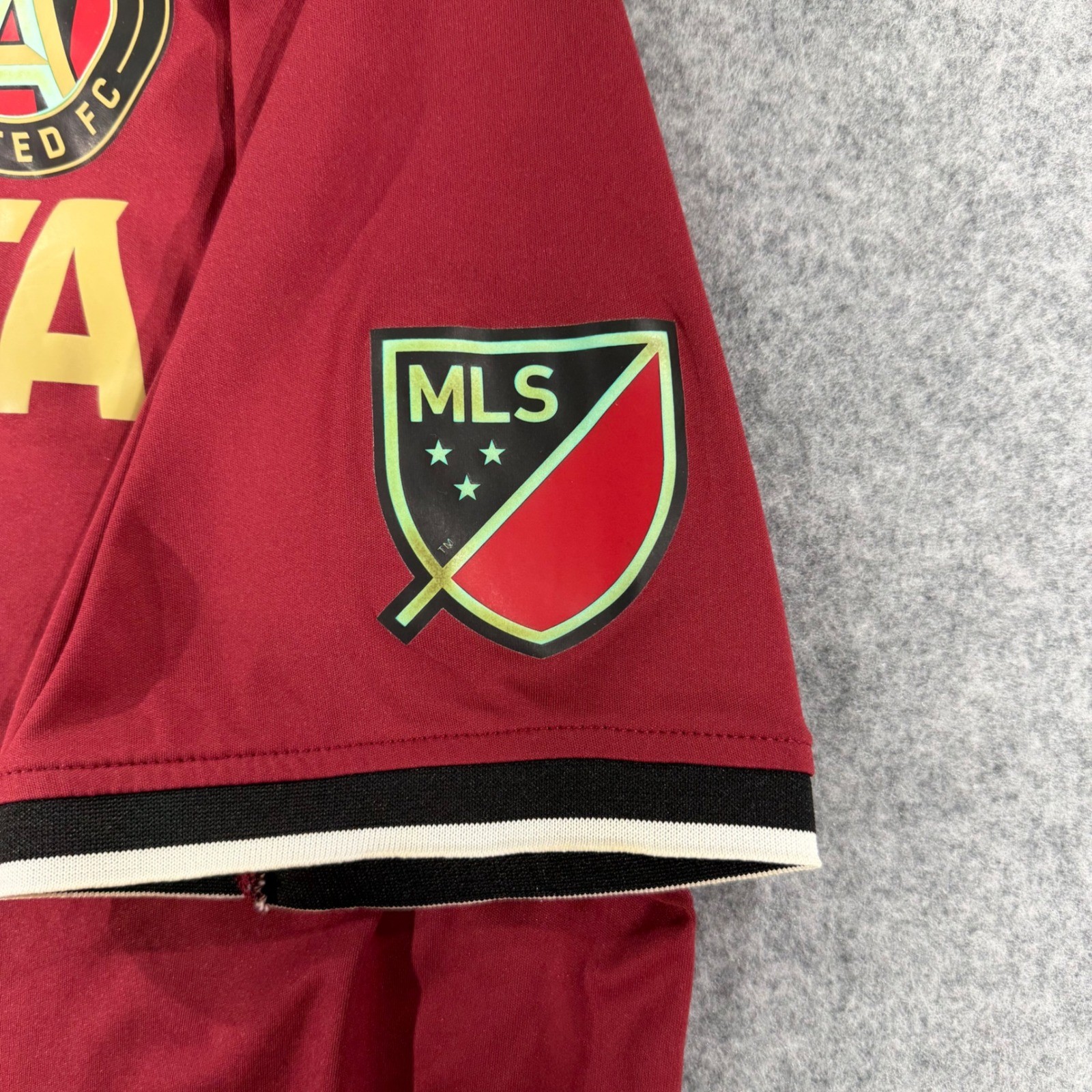 Fanatics Atlanta United FC MLS Soccer Jersey Mens XL Burgundy Black Gold V-Neck