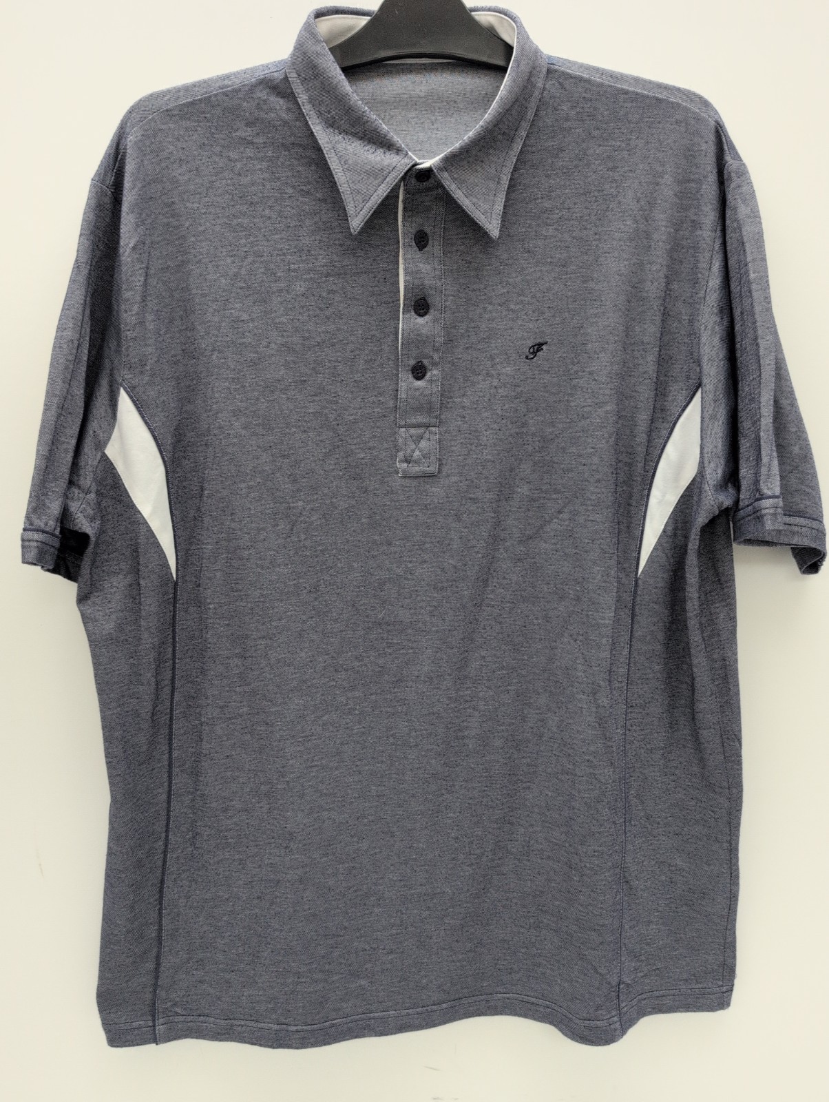 Farah Mens XXL Polo Shirt 4 Button Close Logo On the Front in Blue Mix P2P 26″.