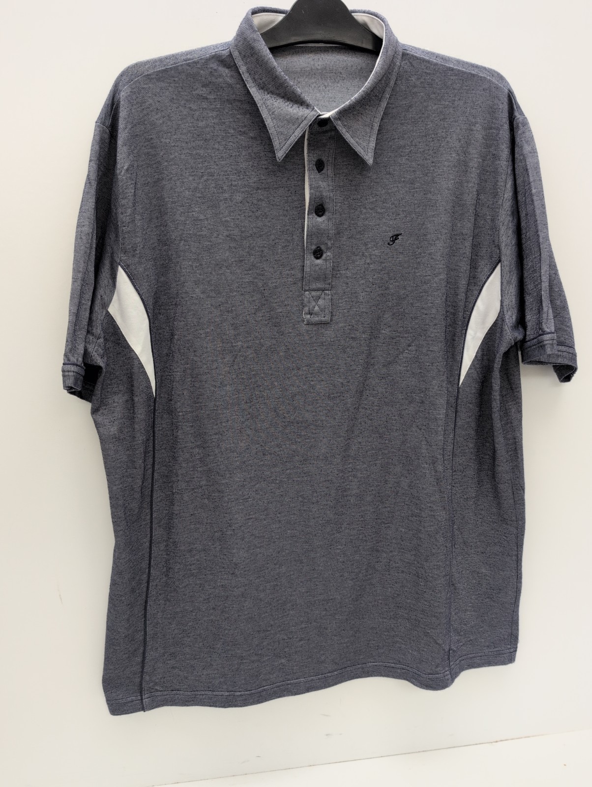 Farah Mens XXL Polo Shirt 4 Button Close Logo On the Front in Blue Mix P2P 26″.