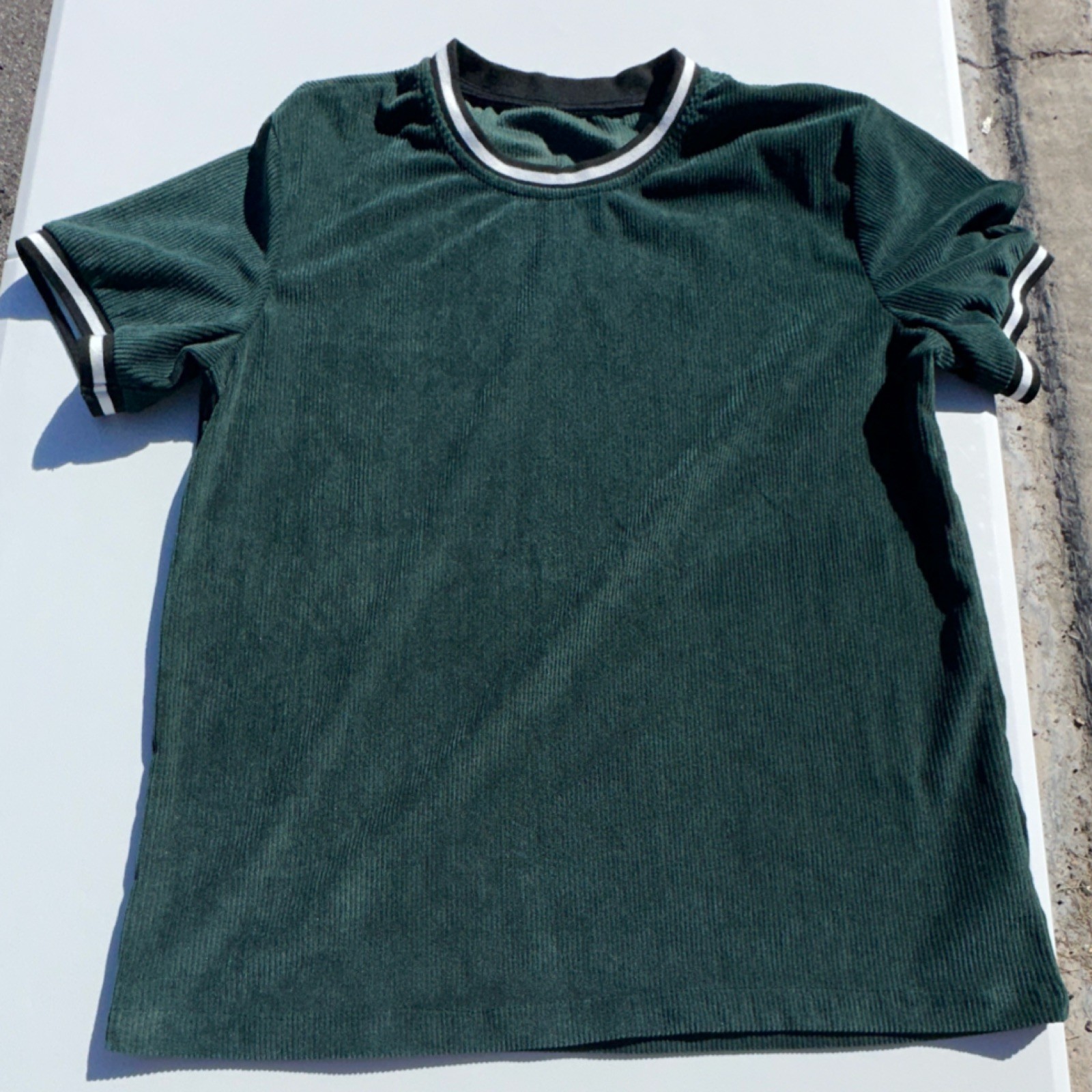 Green Knit Crew Neck Men’s Short Sleeve T-Shirt with Striped Trim Polyester