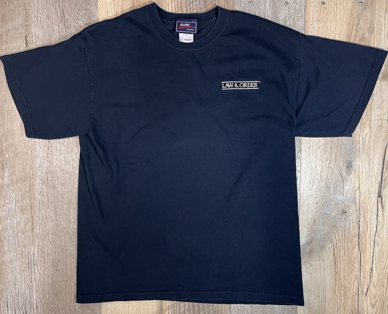 LAW & ORDER Embroidered NBC Experience Store Short Sleeve T-Shirt TV Show Sz L