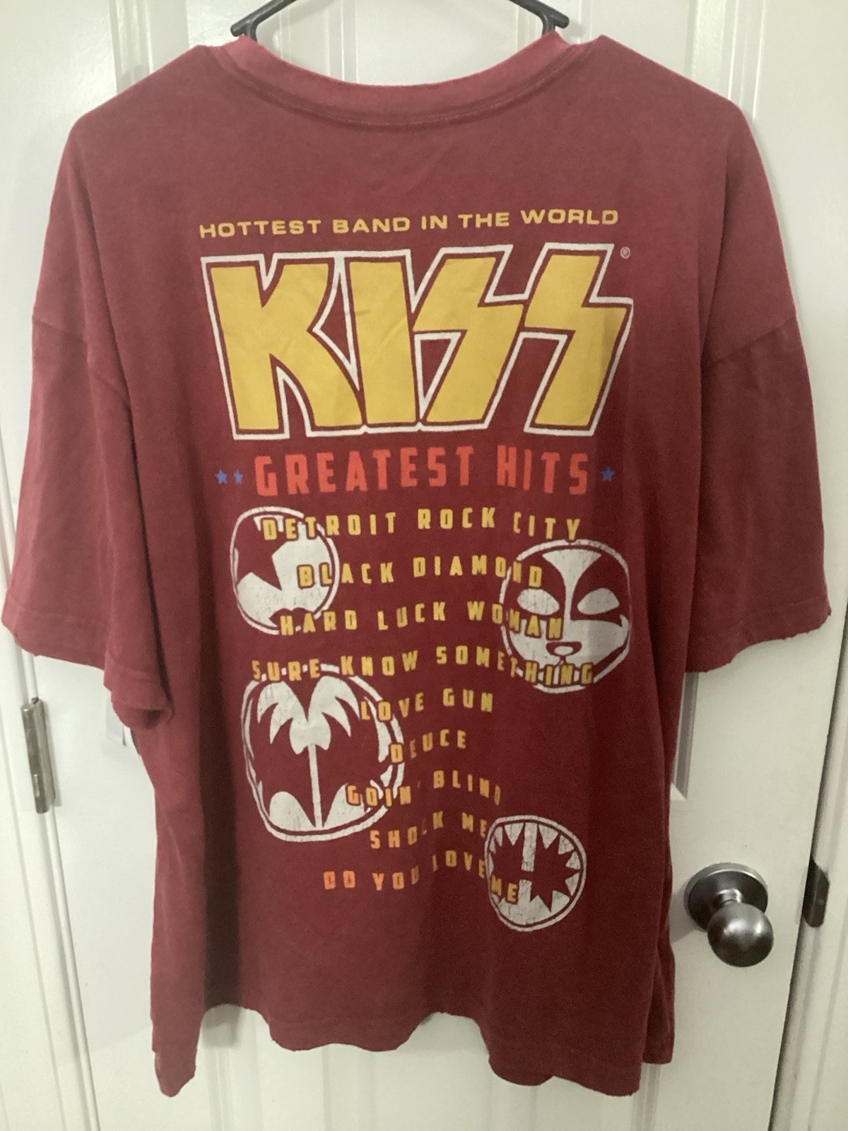 New Mens Kiss Greatest Hits Graphic Tshirt Size L (42 – 44)
