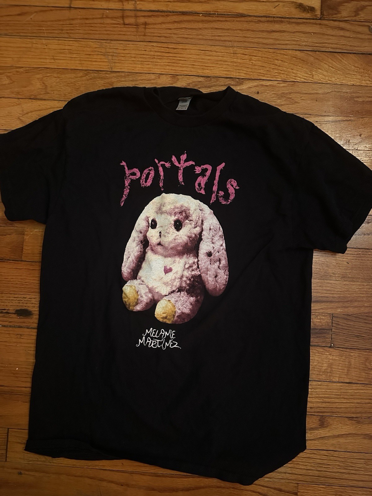 Gildan Heavy Cotton G500 Black Size M Melanie Martinez Bunny Graphic Tee