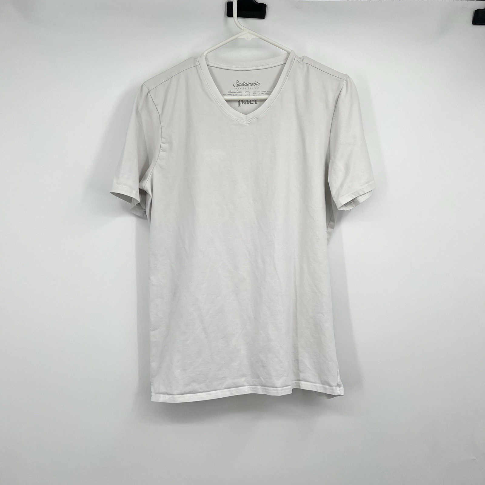 PACT Organic Cotton White V-Neck T-Shirt Large SS Sustainable Comfort Basic