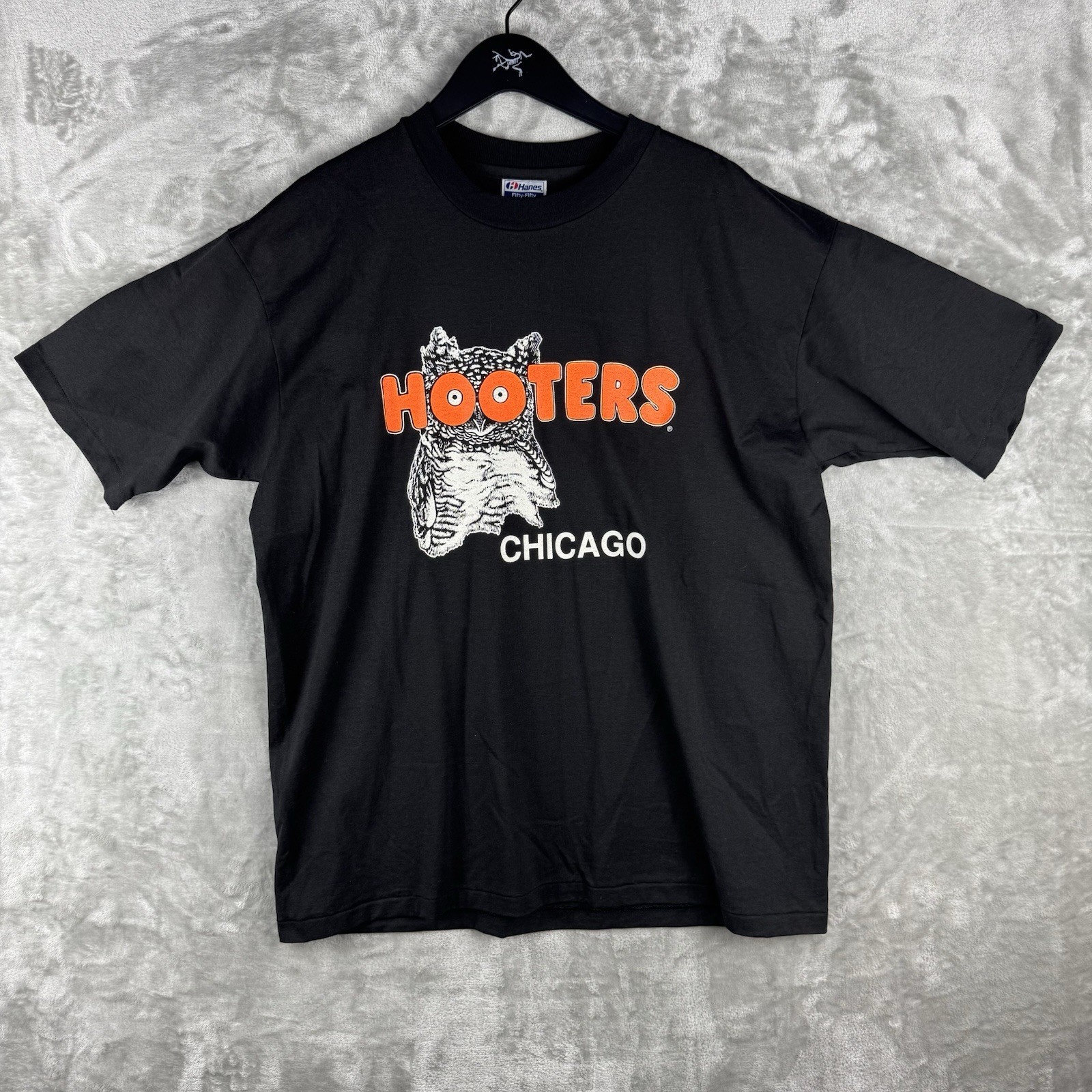 Vintage Hanes Hooters Chicago Illinois Double Sided Owl Mens XL 80s 90s USA