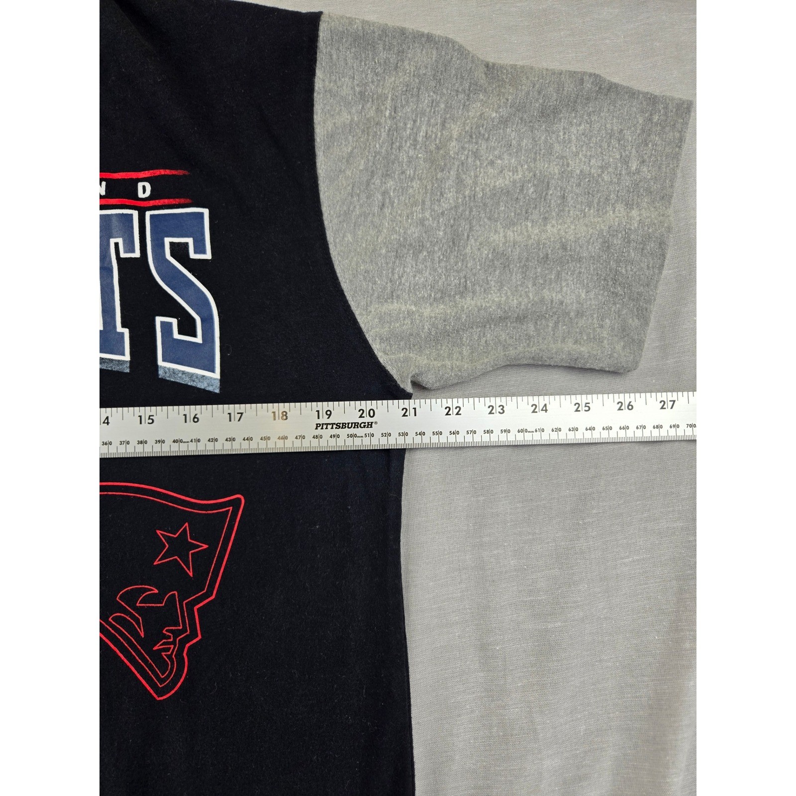 NFL New England Patriots Mens Large T-Shirt Black Gray Colorblock Flying Elvis