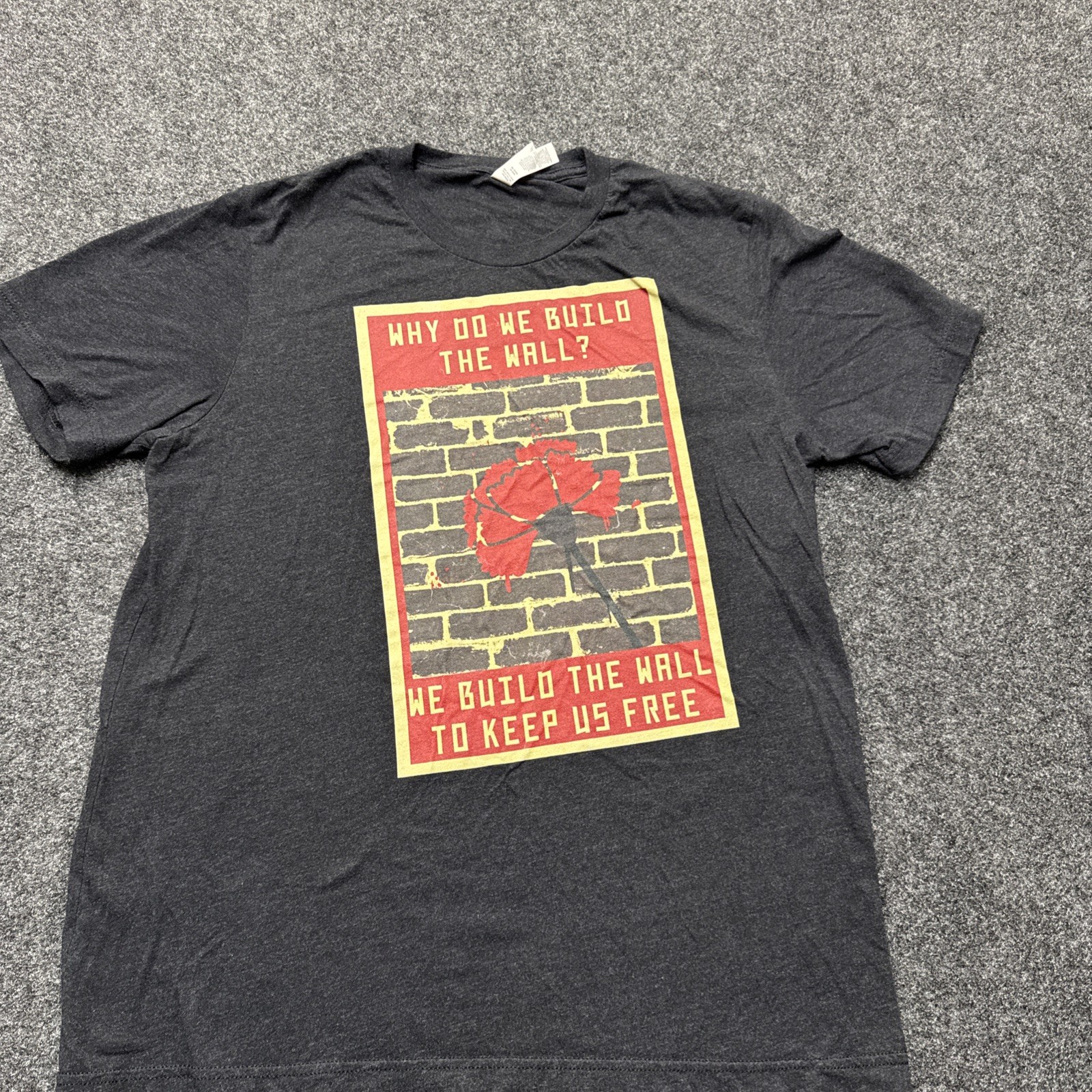 Trump Build The Wall New Men’s Shirt Make America Great Again Size L