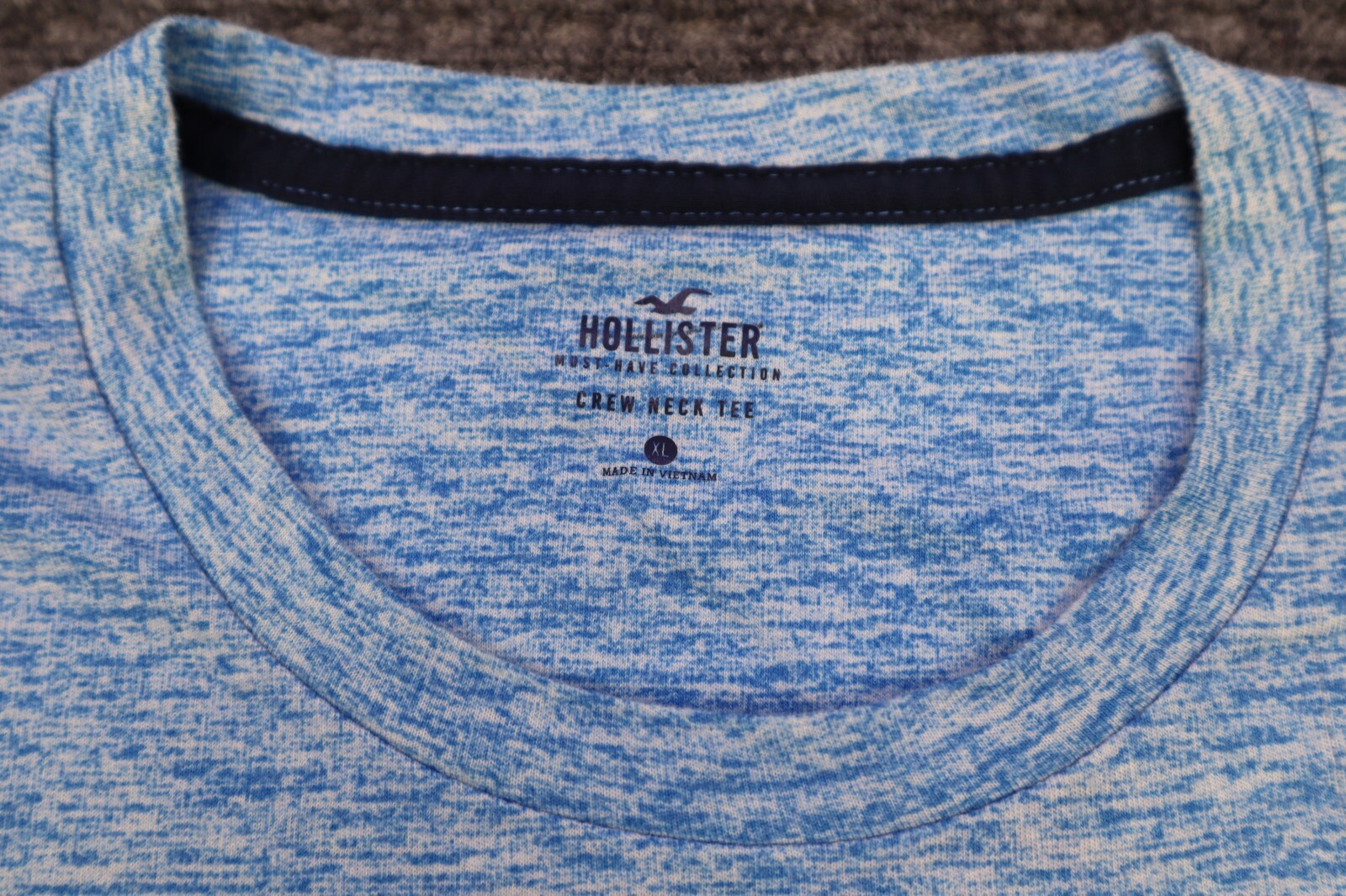 Hollister Must Have Collection T-Shirt Men’s Size XL Crew Neck Heather Blue